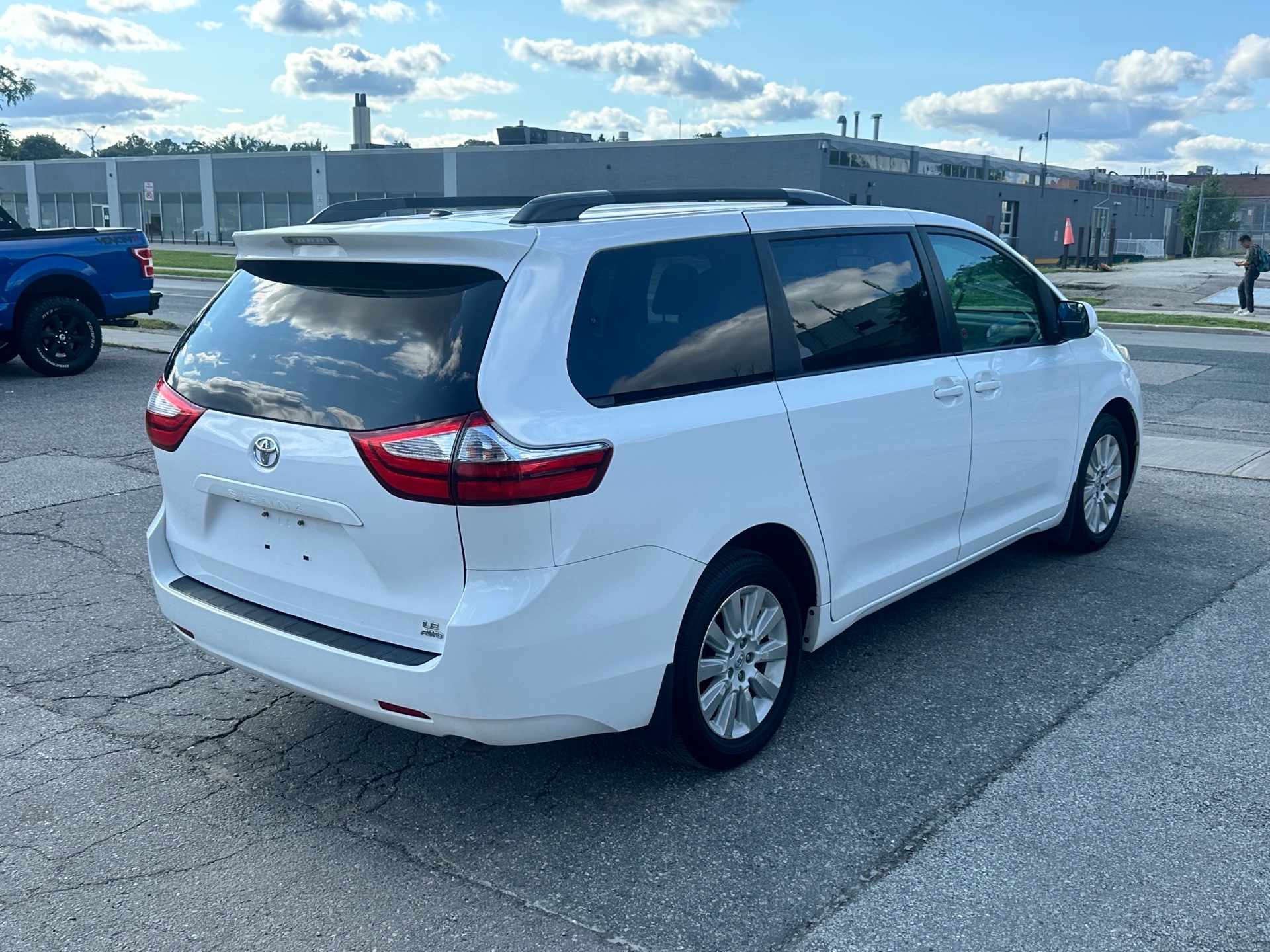 /klautosales/2015-Toyota-Sienna-2370524069502964.jpg