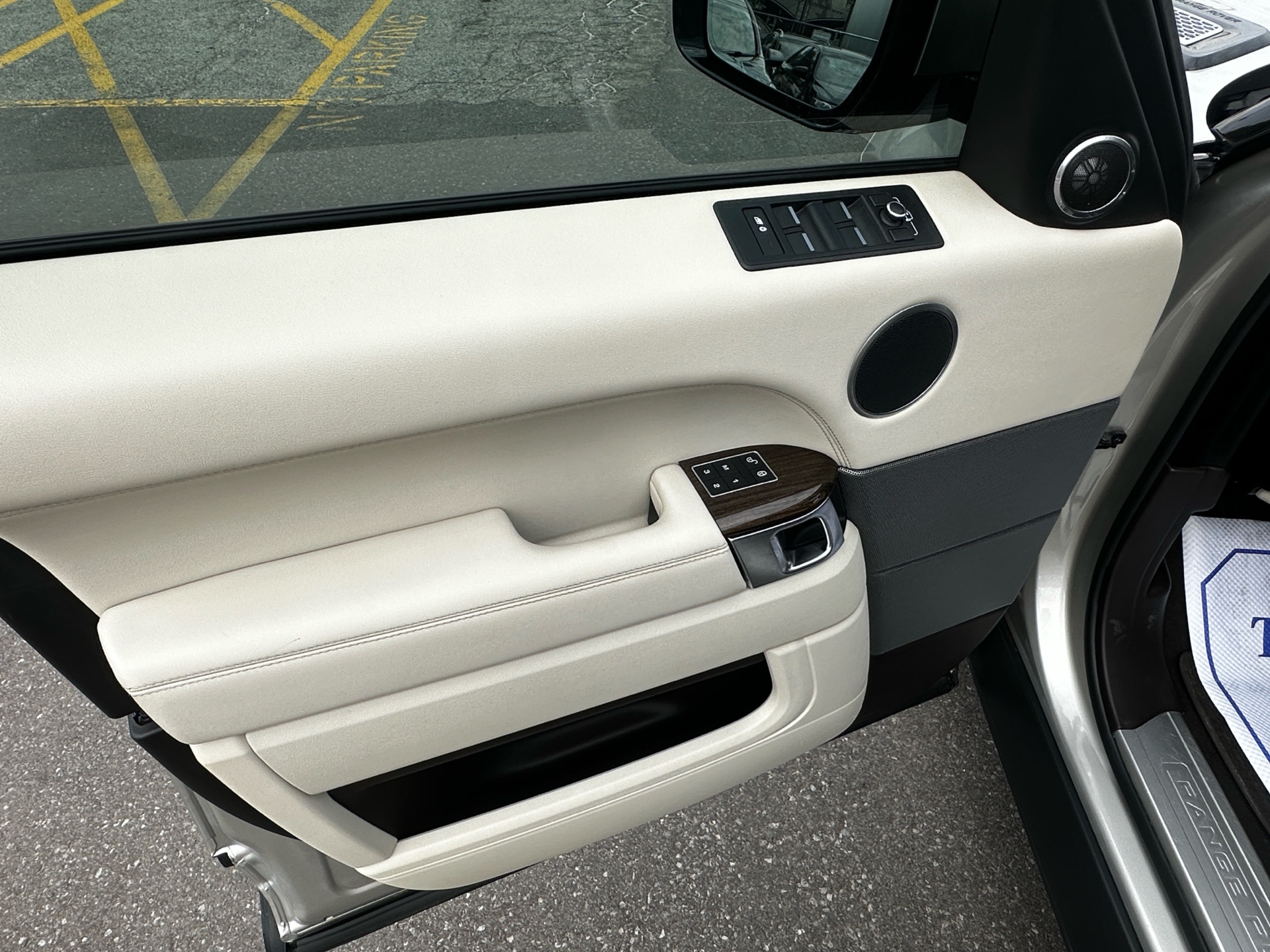 /klautosales/2016-LandRover-RangeRover-1721109636016236.jpg