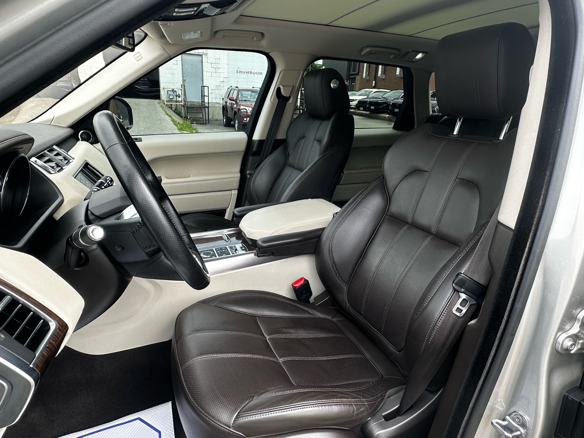 /klautosales/2016-LandRover-RangeRover-36299632389839065.jpg
