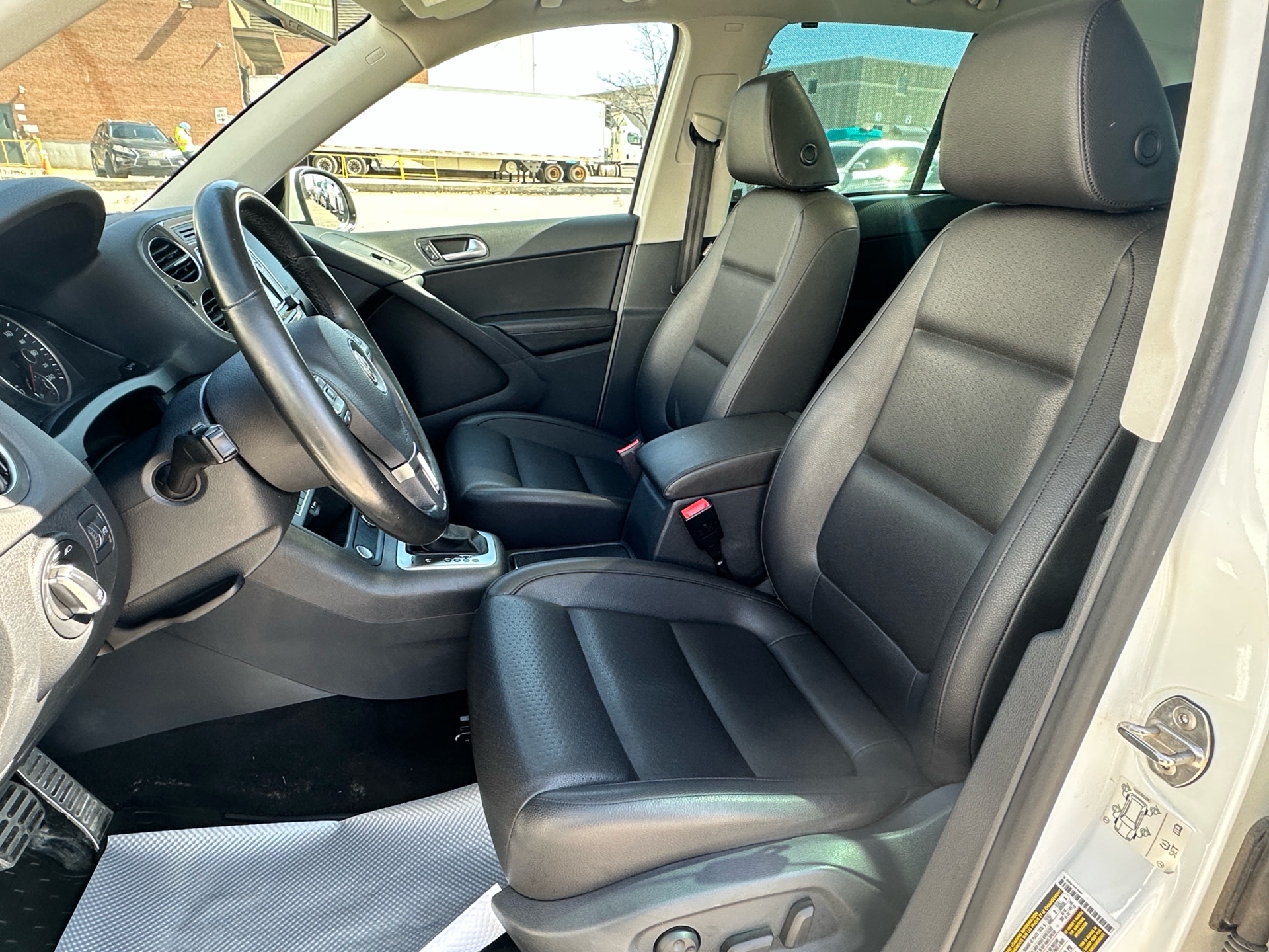 /klautosales/2017-Volkswagen-Tiguan-8509045679216394.jpg