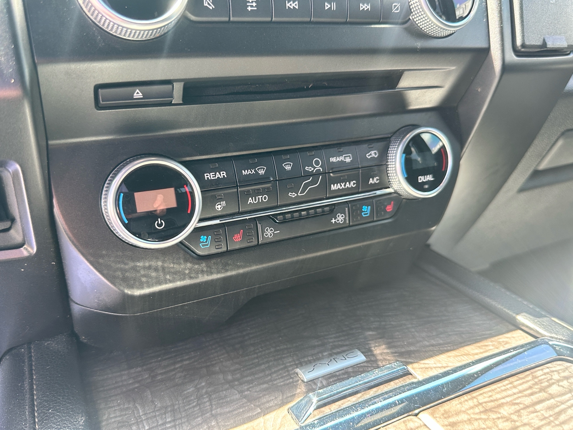 /klautosales/2018-Ford-Expedition-14508872293241337.jpg