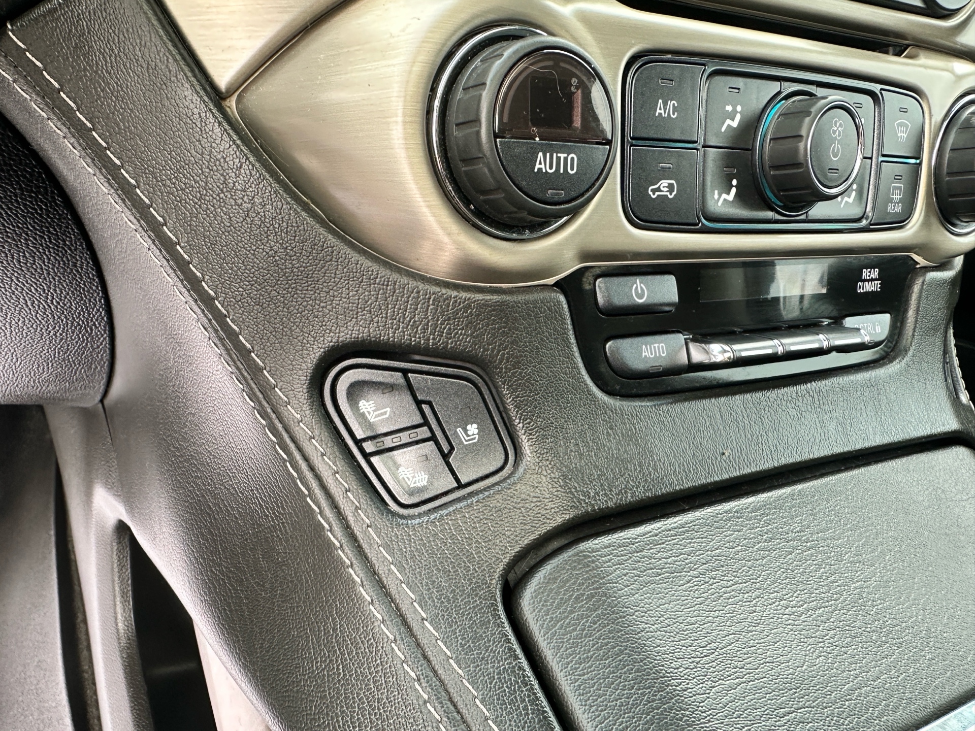 /klautosales/2018-GMC-Yukon-15789897466645098.jpg