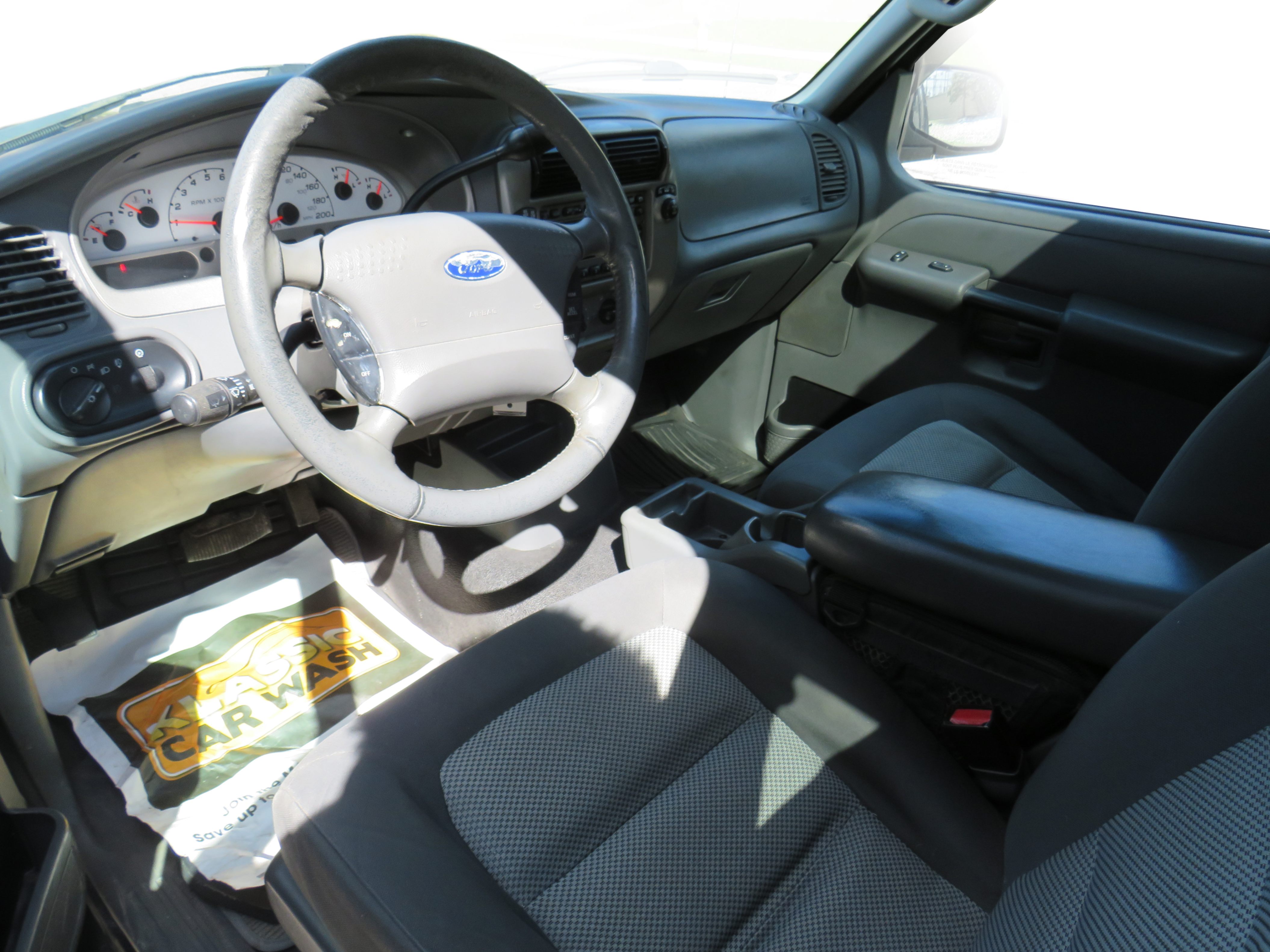 /laautomotive/2004-Ford-ExplorerSport-016067259691254554.jpg