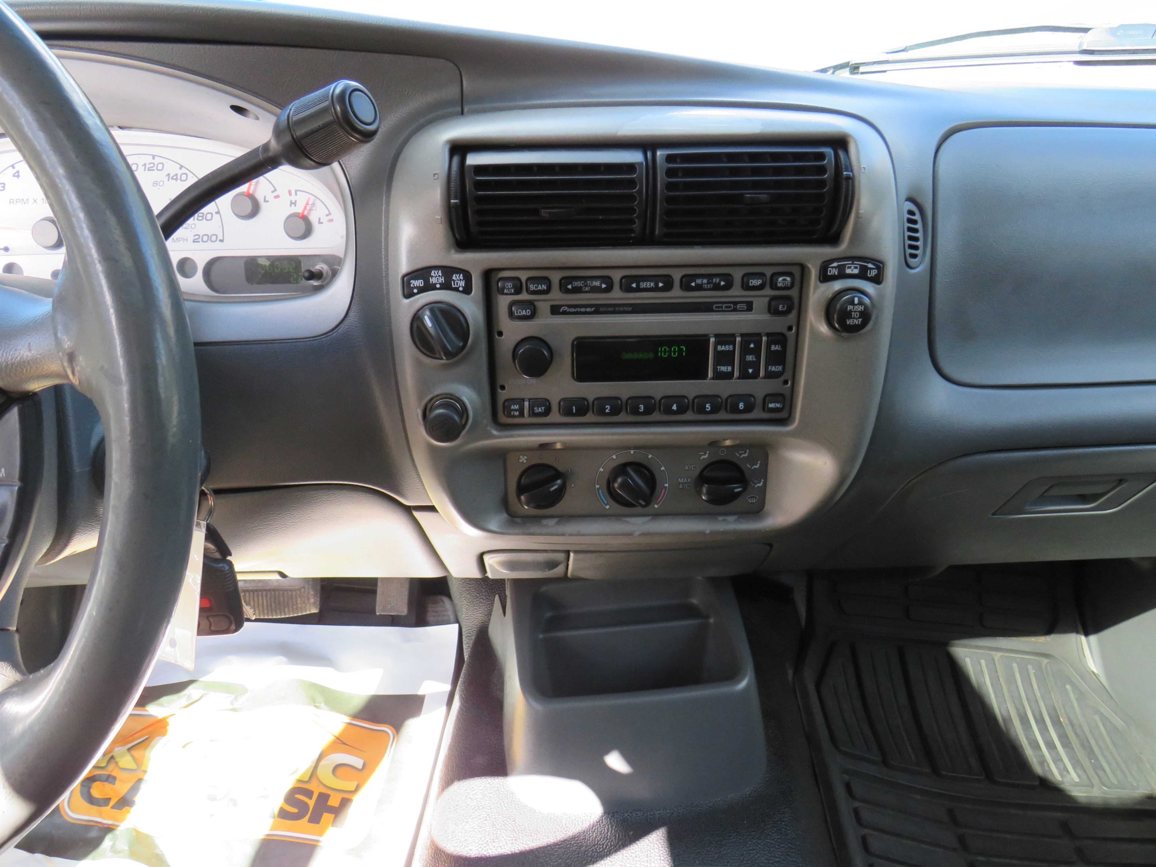 /laautomotive/2004-Ford-ExplorerSport-057135386529555854.jpg