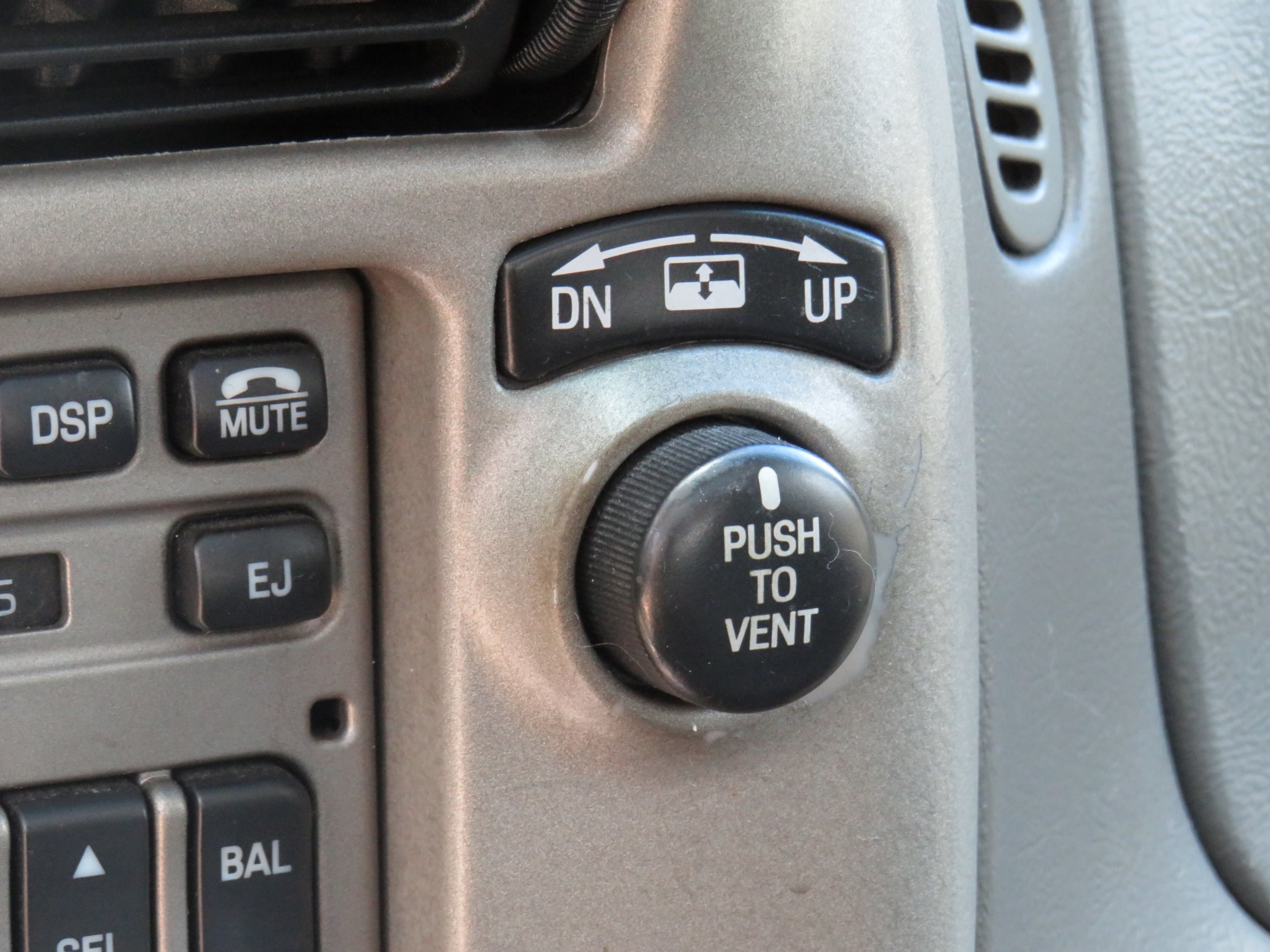 /laautomotive/2004-Ford-ExplorerSport-15439732104237658.jpg