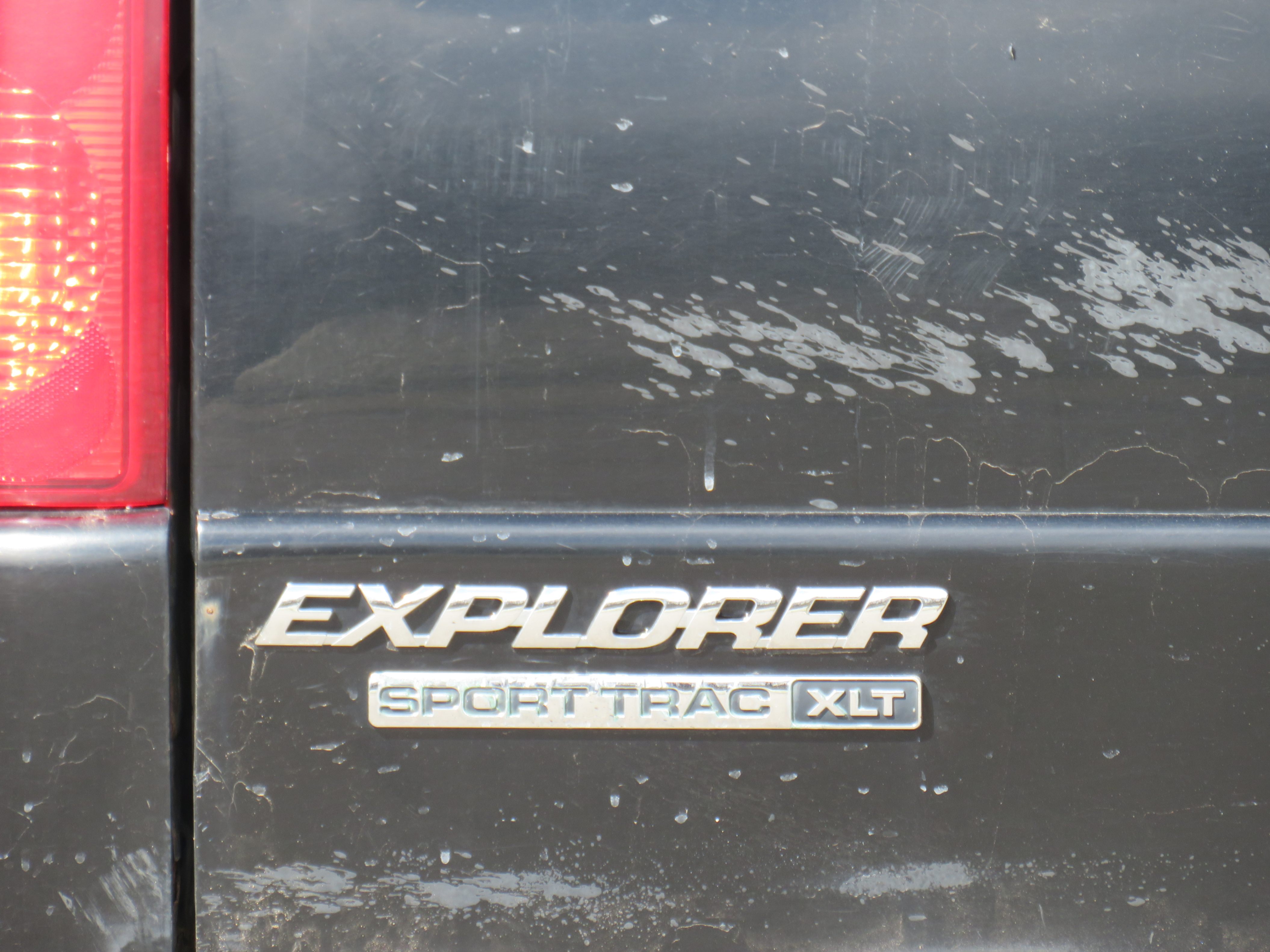 /laautomotive/2004-Ford-ExplorerSport-21239219836785028.jpg