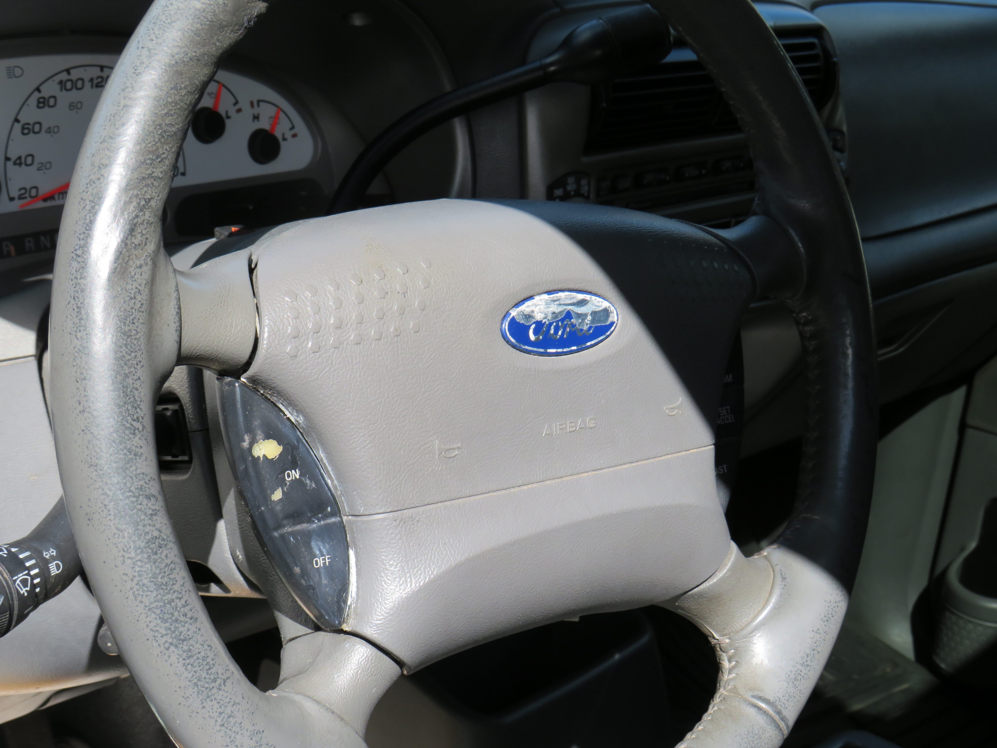 /laautomotive/2004-Ford-ExplorerSport-5651018318148786.jpg