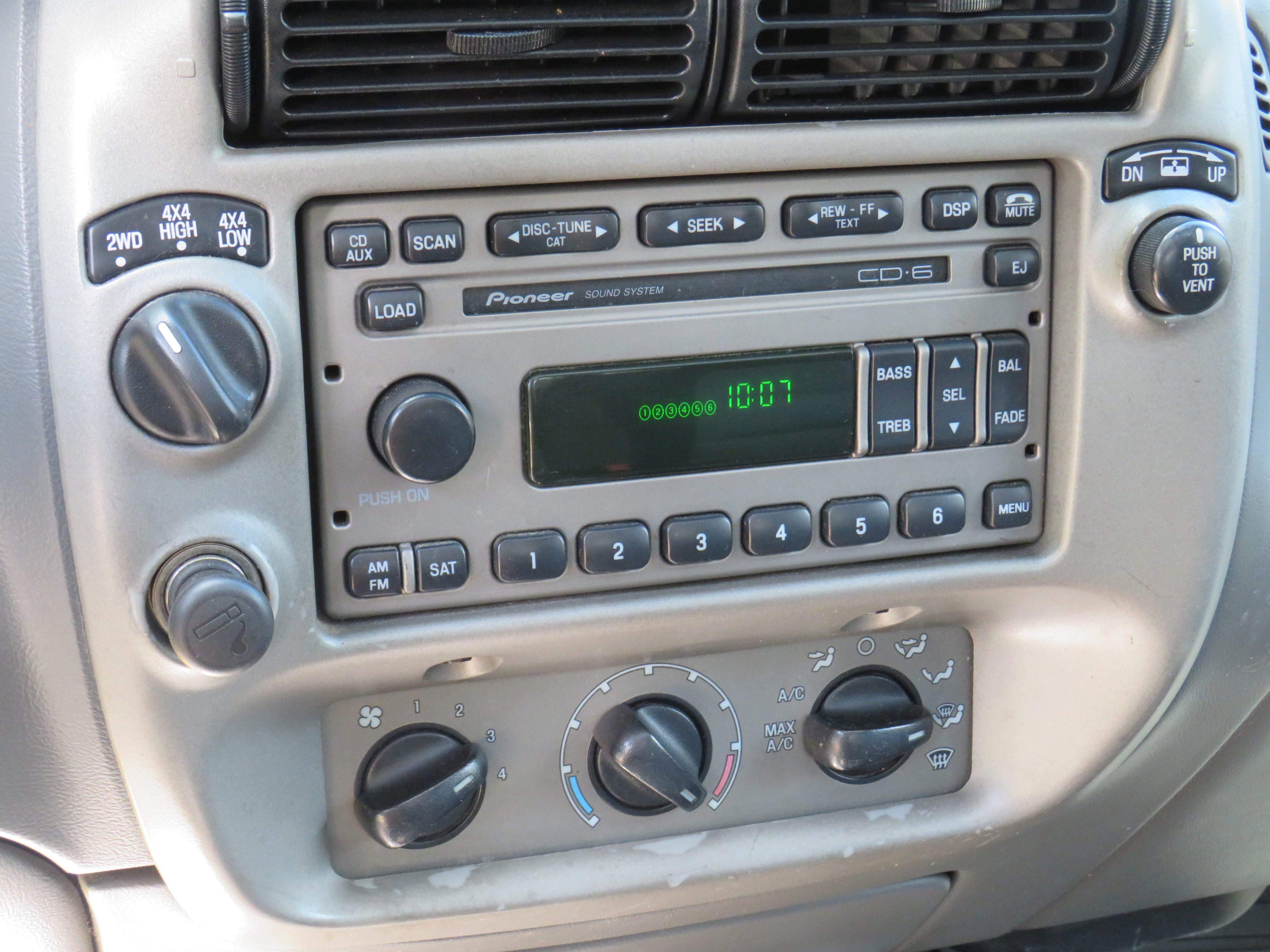 /laautomotive/2004-Ford-ExplorerSport-848338112279412.jpg