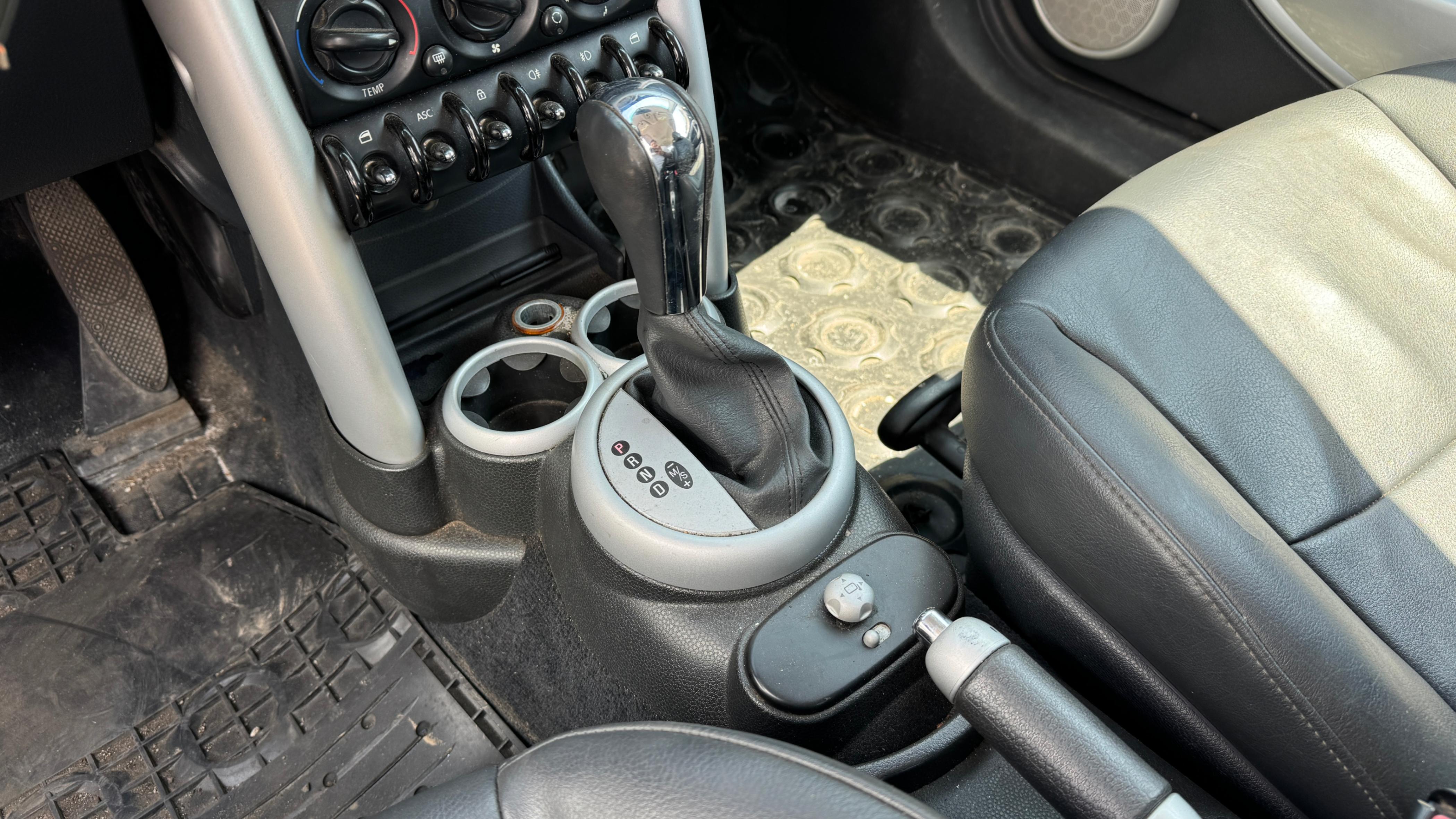 /laautomotive/2005-MINI-CooperHardtop-5596704916831818.jpg
