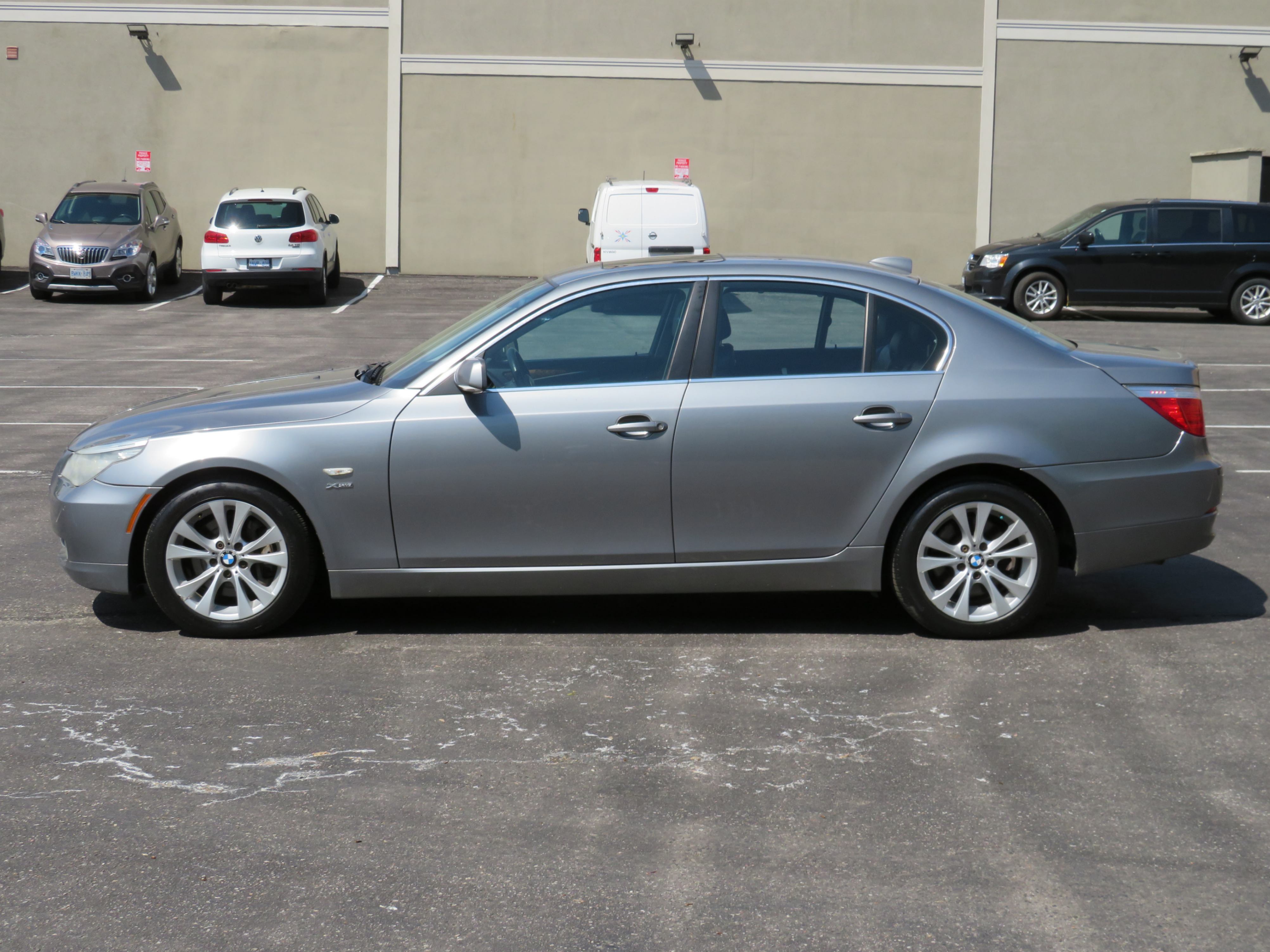 /laautomotive/2009-BMW-5Series-23108135840426924.jpg