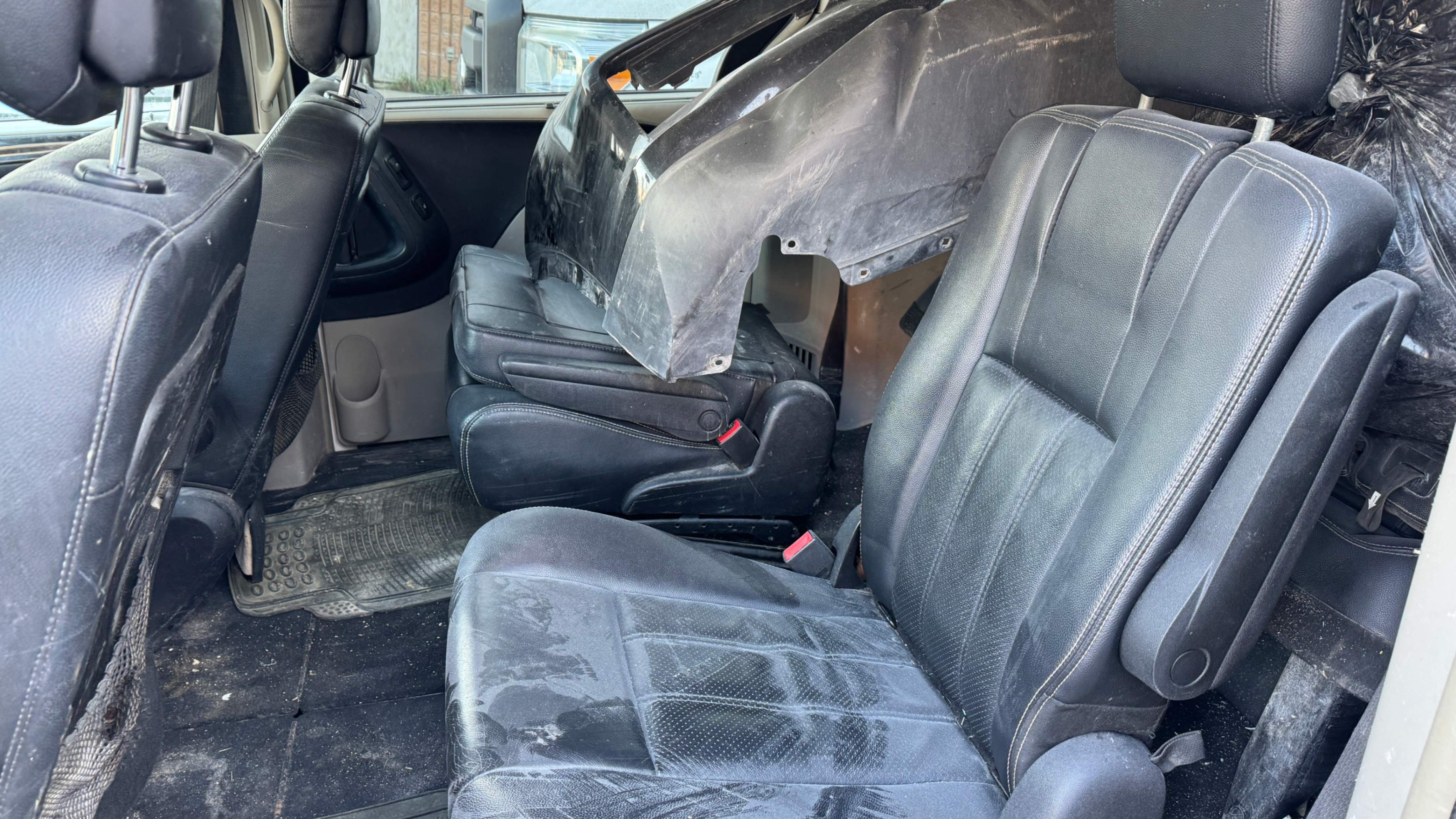 /laautomotive/2011-Dodge-GrandCaravan-36807983256798416.jpg