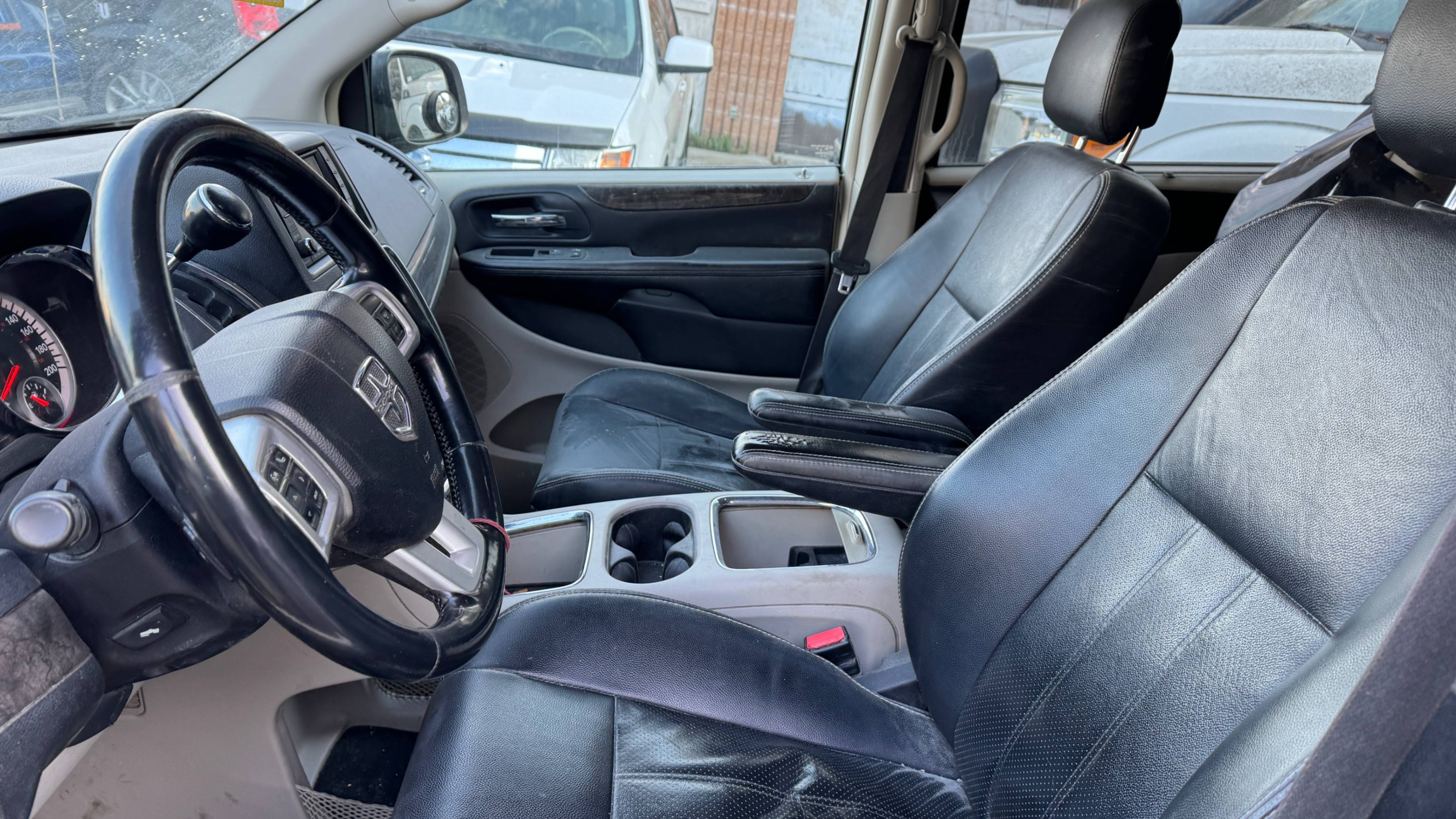 /laautomotive/2011-Dodge-GrandCaravan-8221778708374845.jpg