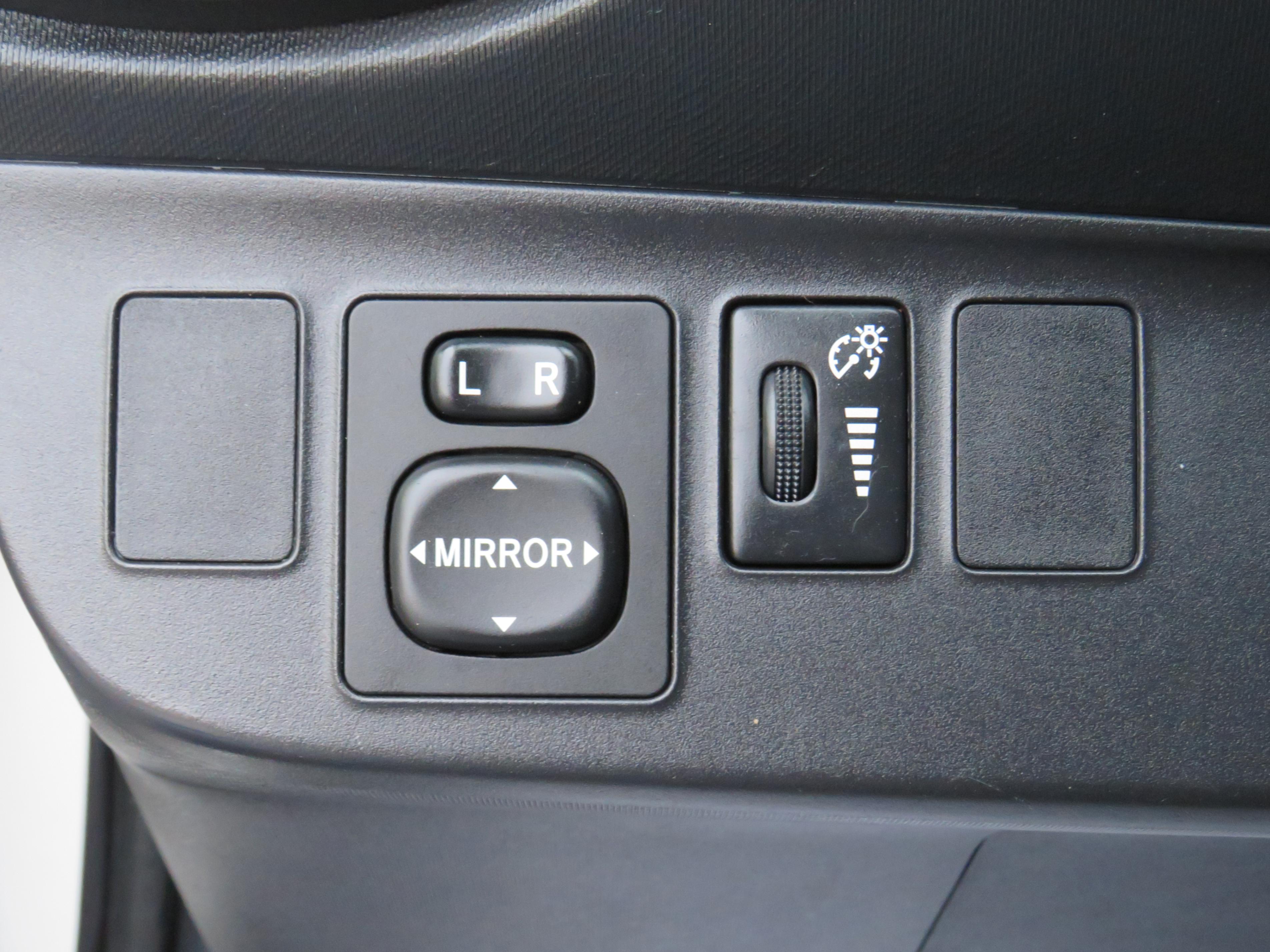 /laautomotive/2012-Toyota-Priusc-04209303438483669.jpg