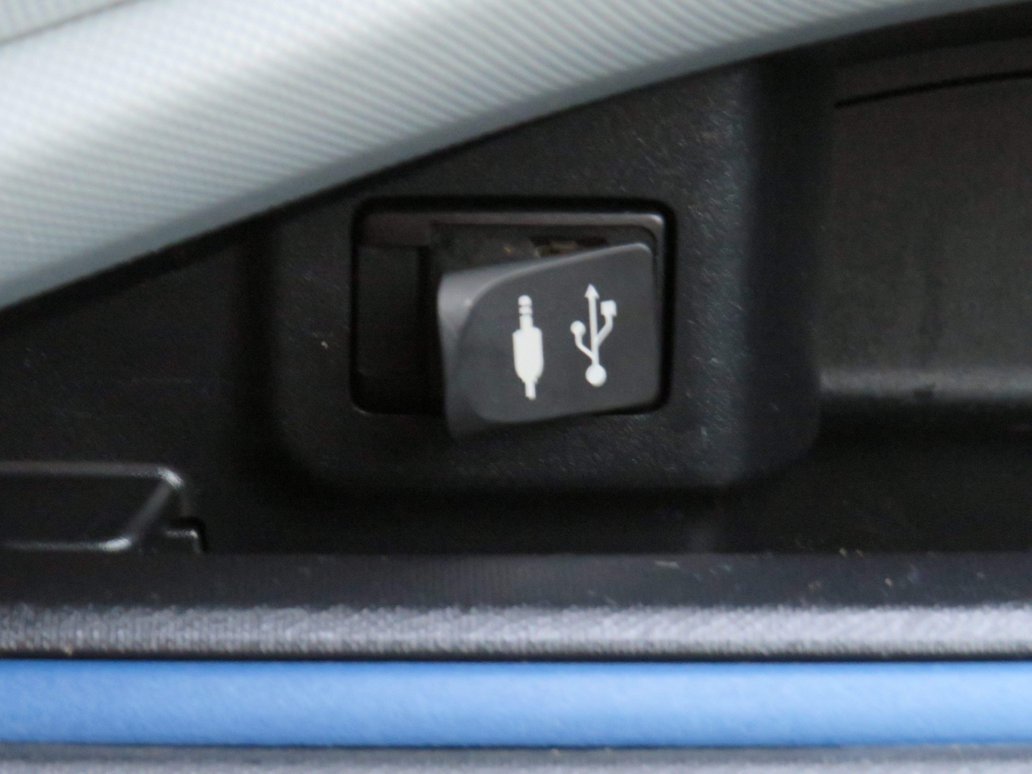 /laautomotive/2012-Toyota-Priusc-44007731686930396.jpg