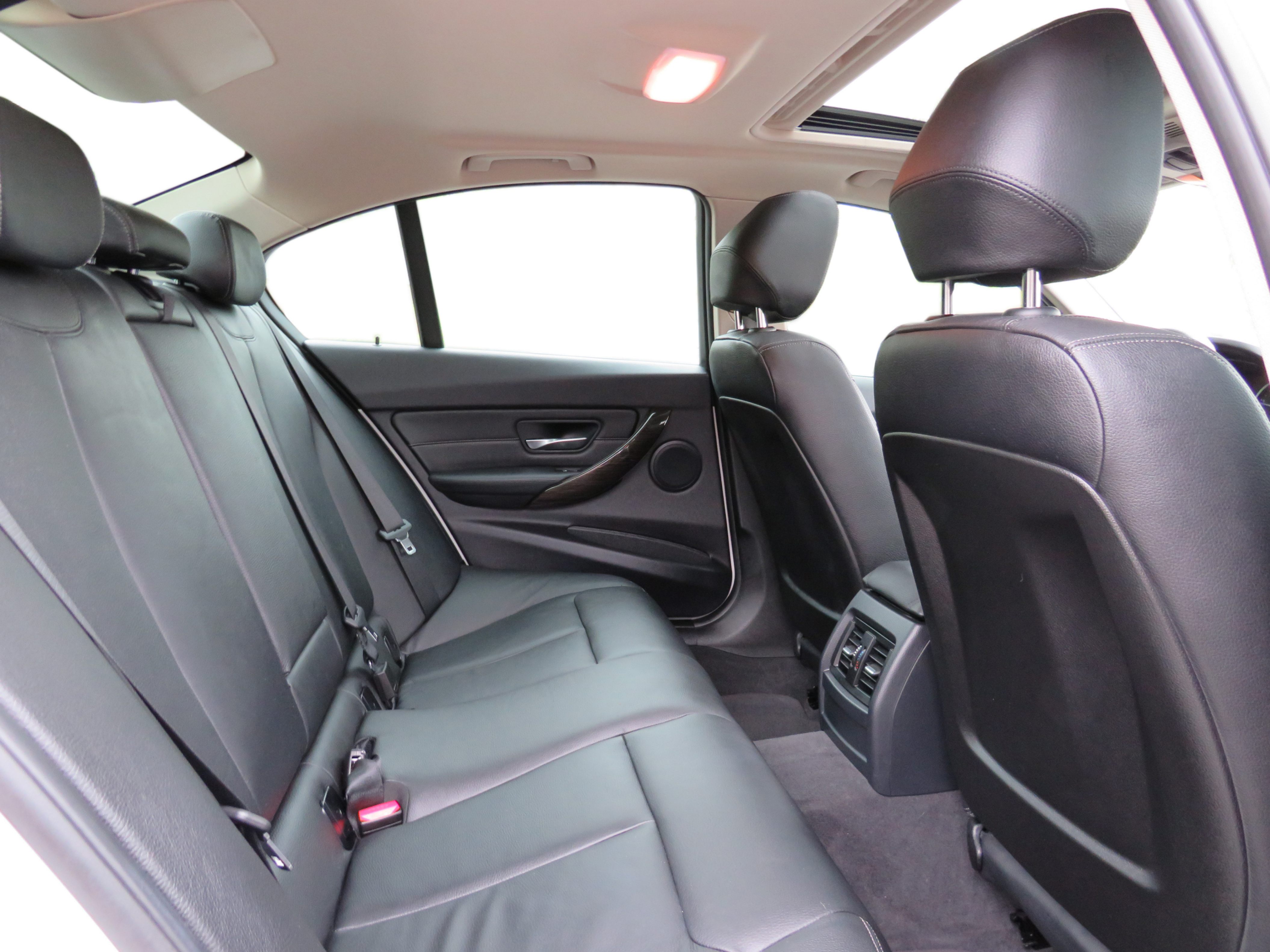 /laautomotive/2013-BMW-3-Series-4290429846925434.jpg