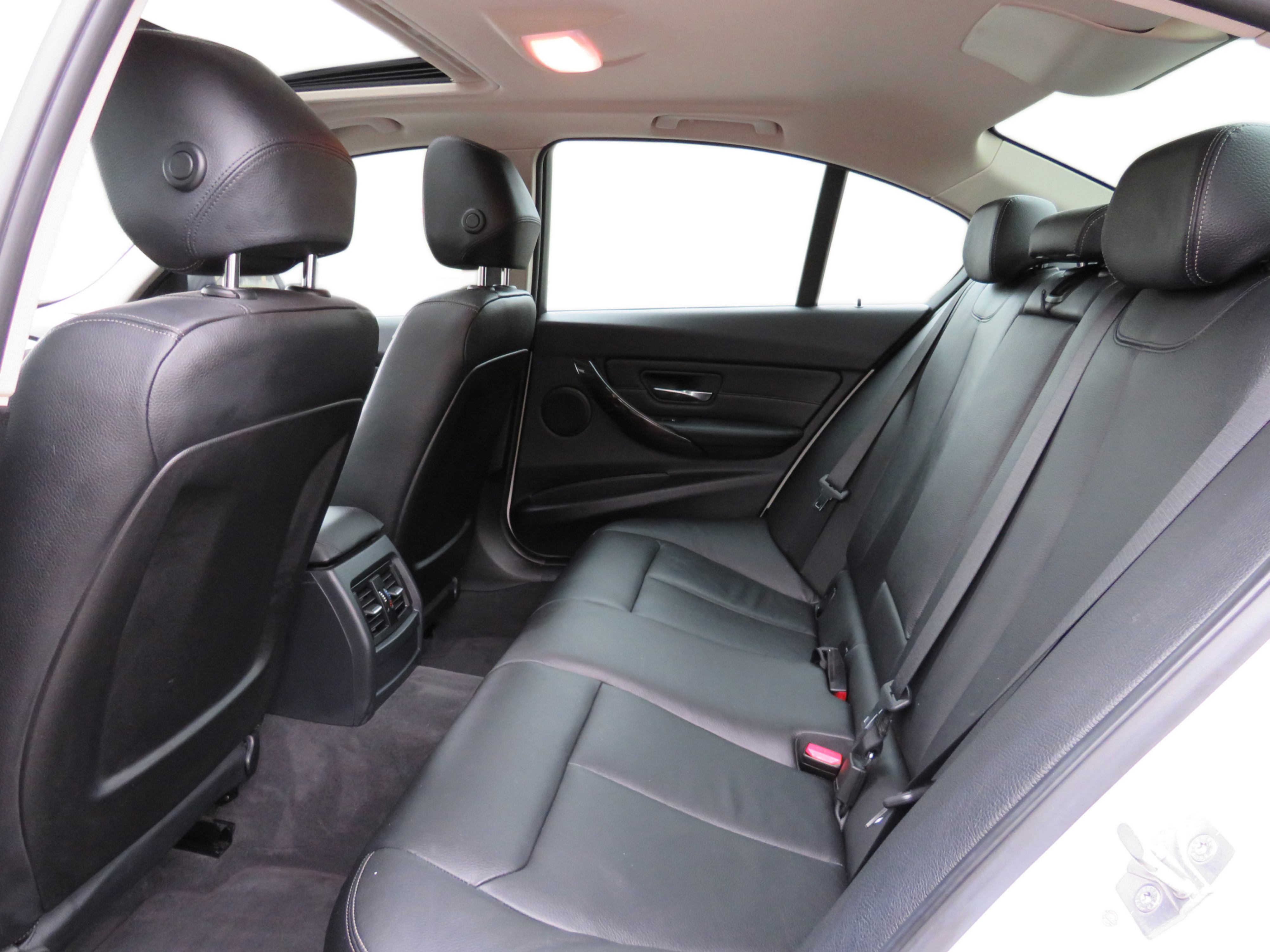/laautomotive/2013-BMW-3-Series-9533375128453723.jpg