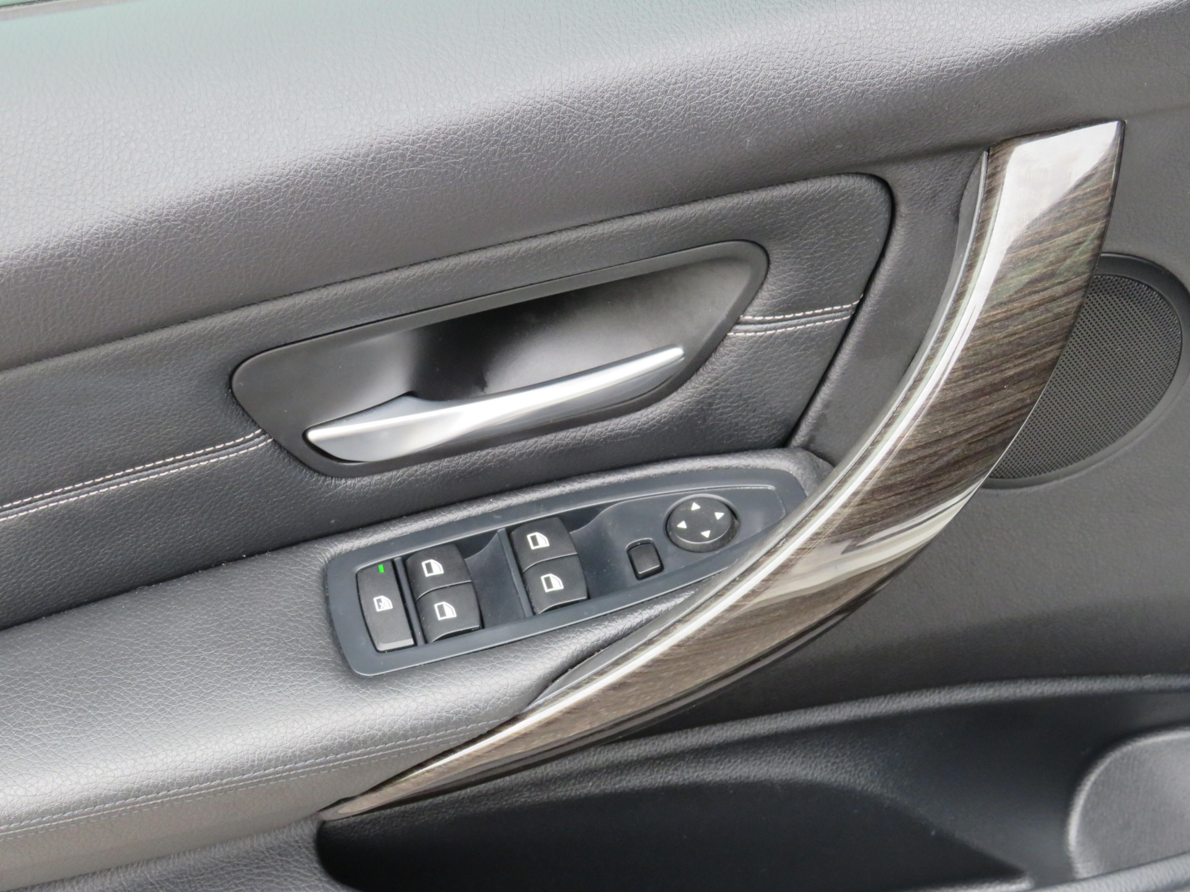 /laautomotive/2013-BMW-3-Series-9552344998234499.jpg
