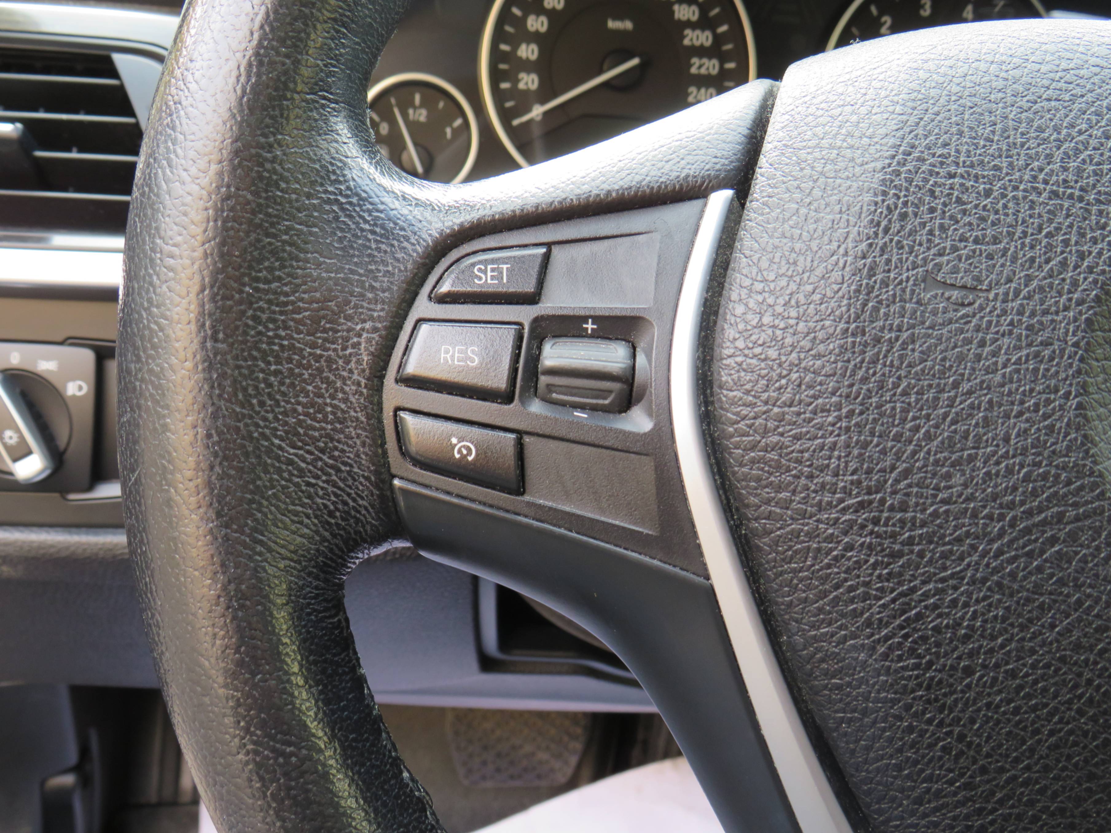 /laautomotive/2013-BMW-3Series-7110003033875723.jpg