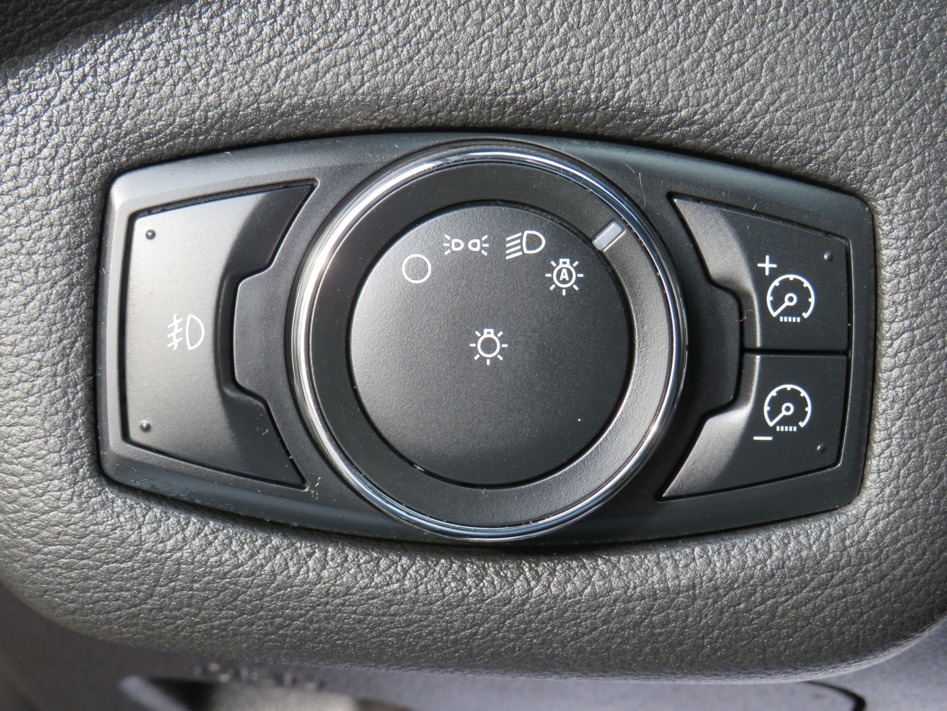 /laautomotive/2013-Ford-Escape-6888411670686954.jpg