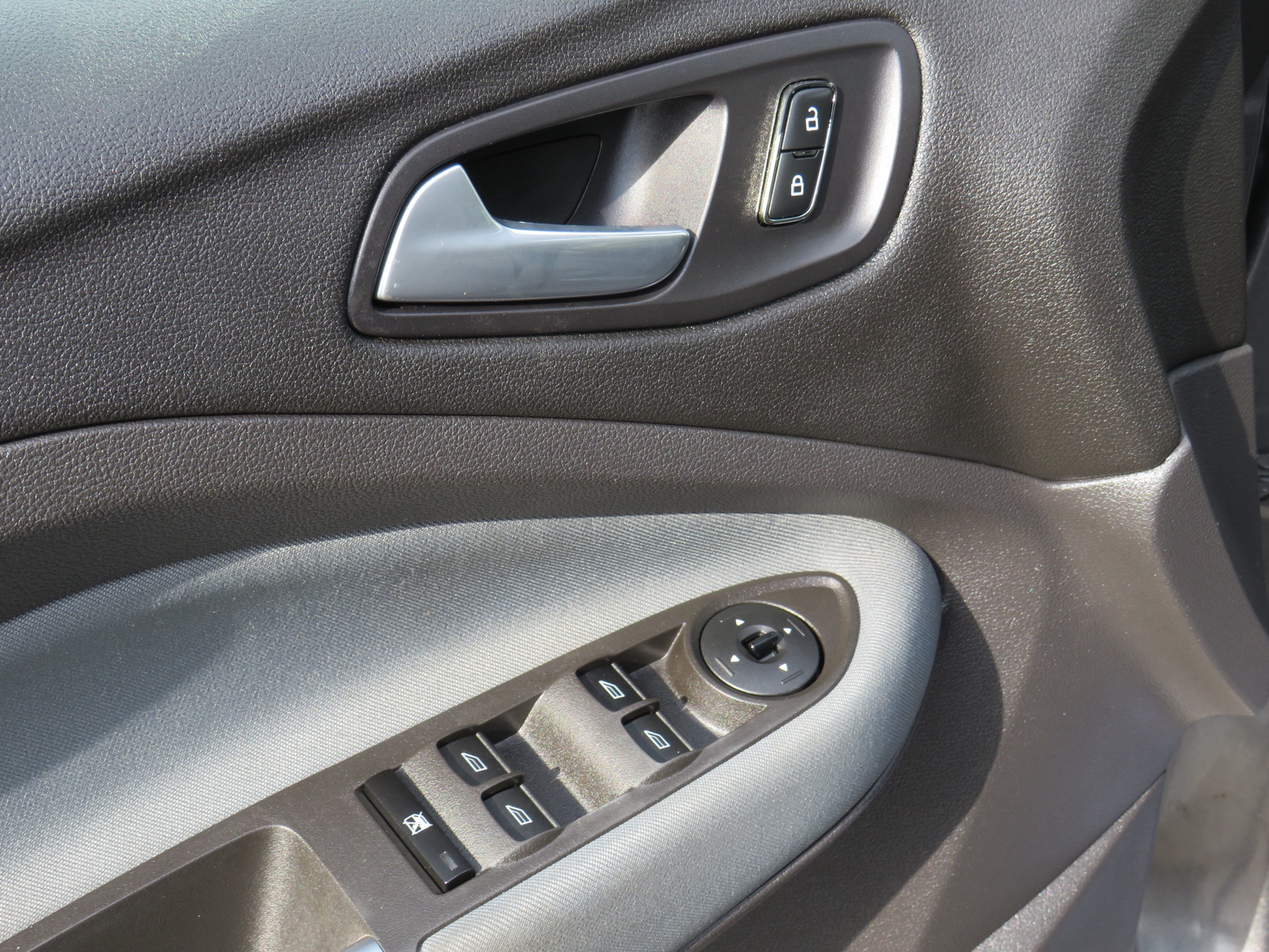 /laautomotive/2013-Ford-Escape-9399575679291063.jpg