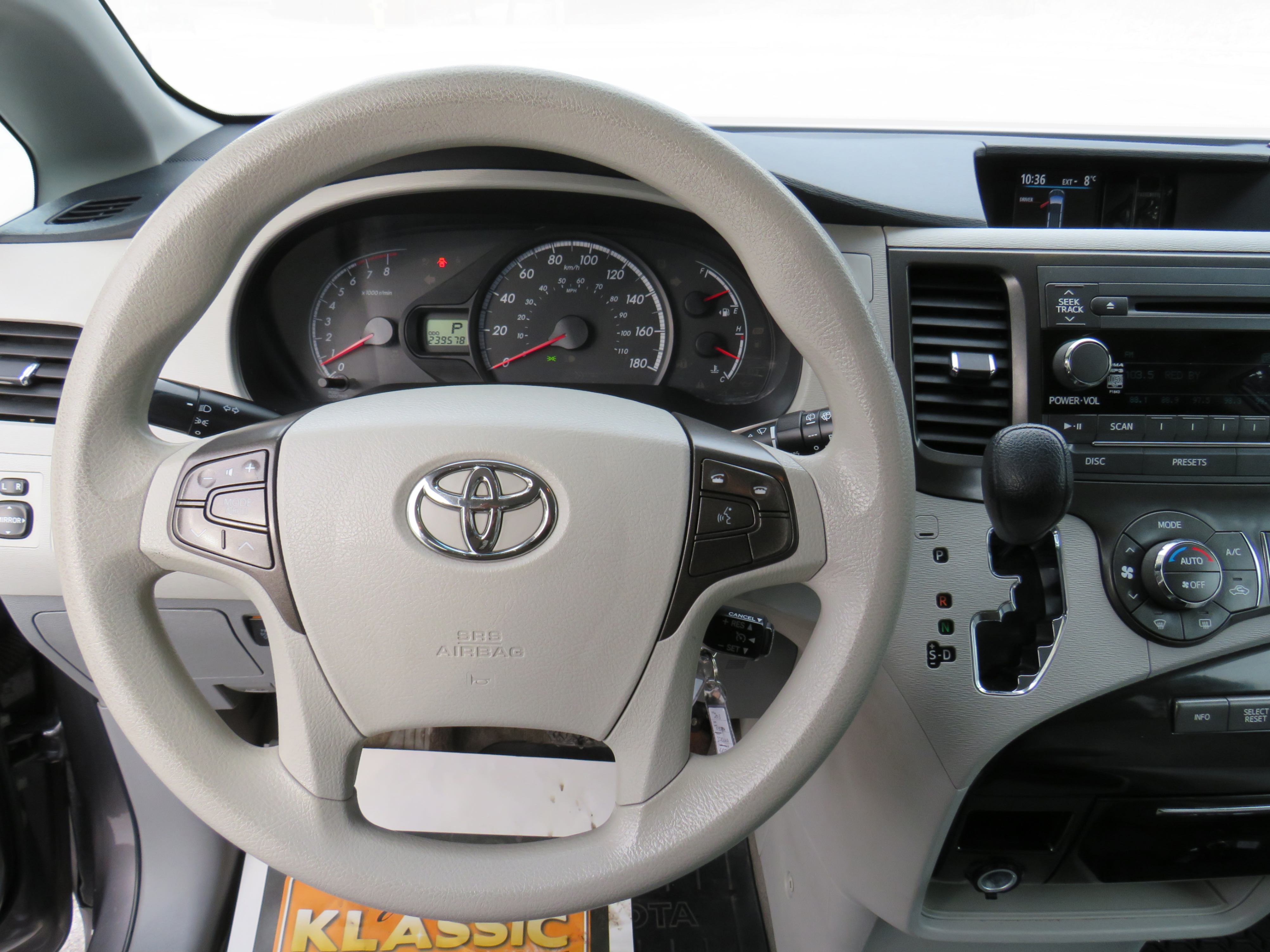 /laautomotive/2013-Toyota-Sienna-03957990416986901.jpg