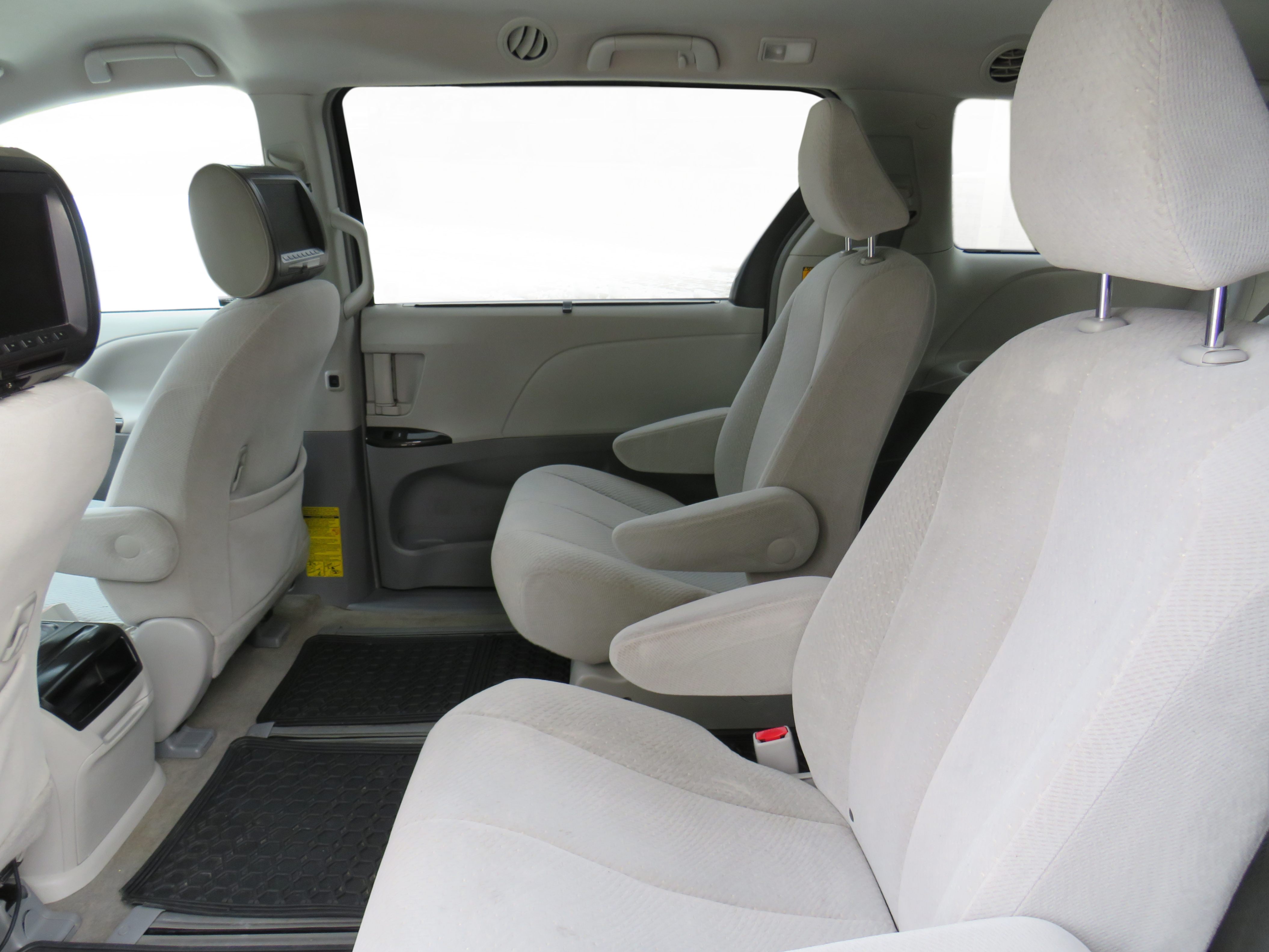/laautomotive/2013-Toyota-Sienna-06264491235998104.jpg