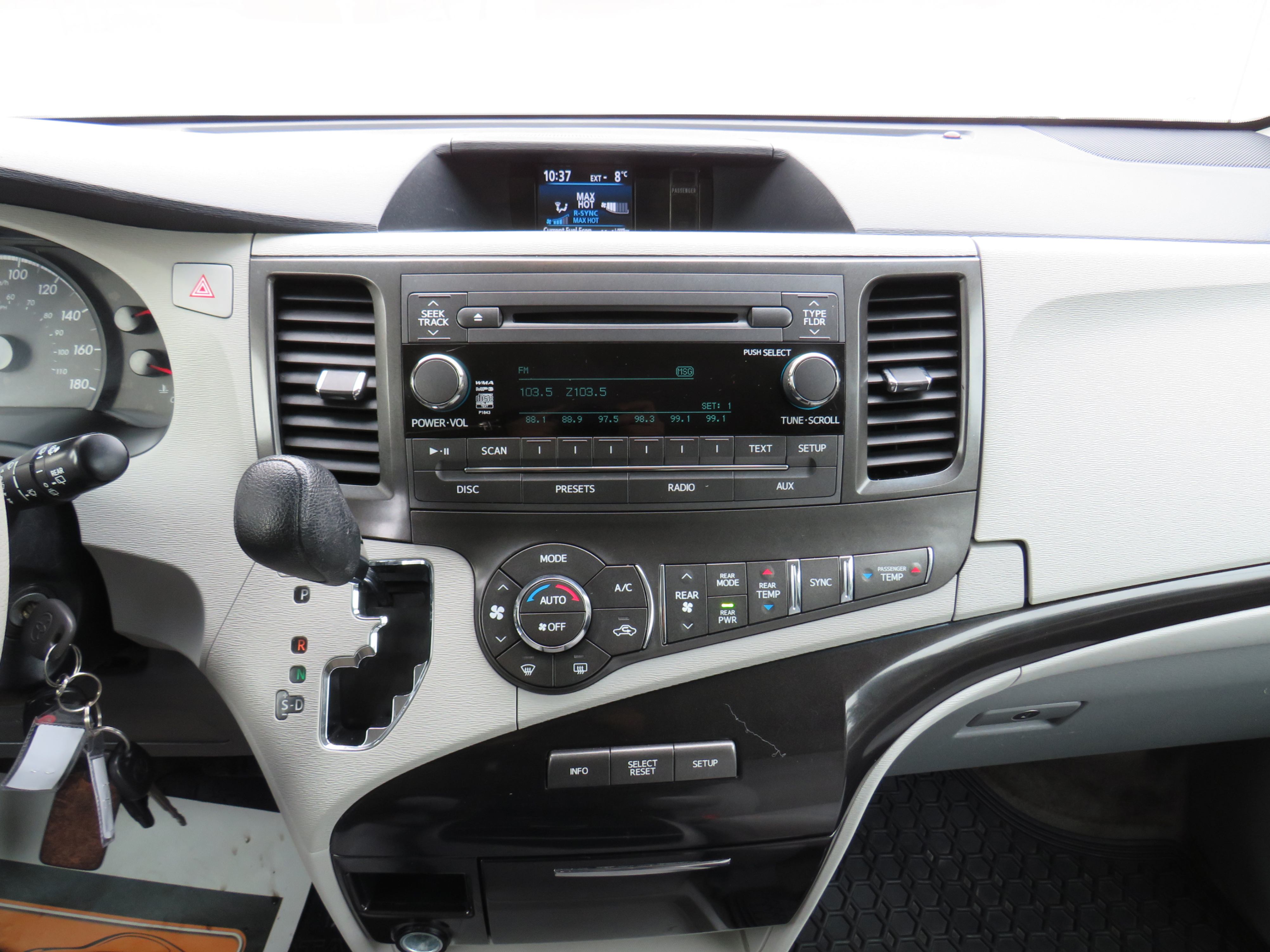 /laautomotive/2013-Toyota-Sienna-6298504817191266.jpg