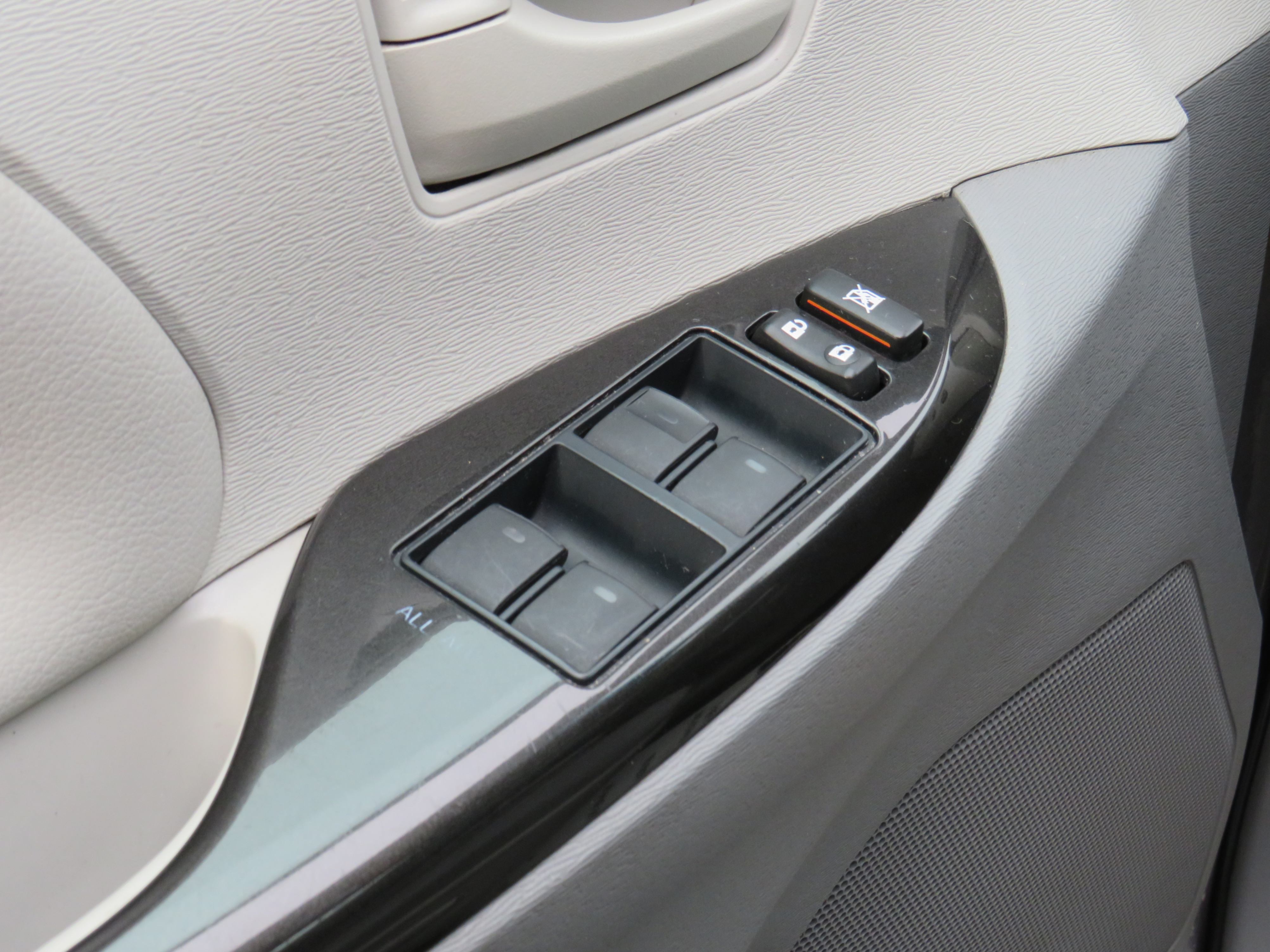 /laautomotive/2013-Toyota-Sienna-701525802831297.jpg