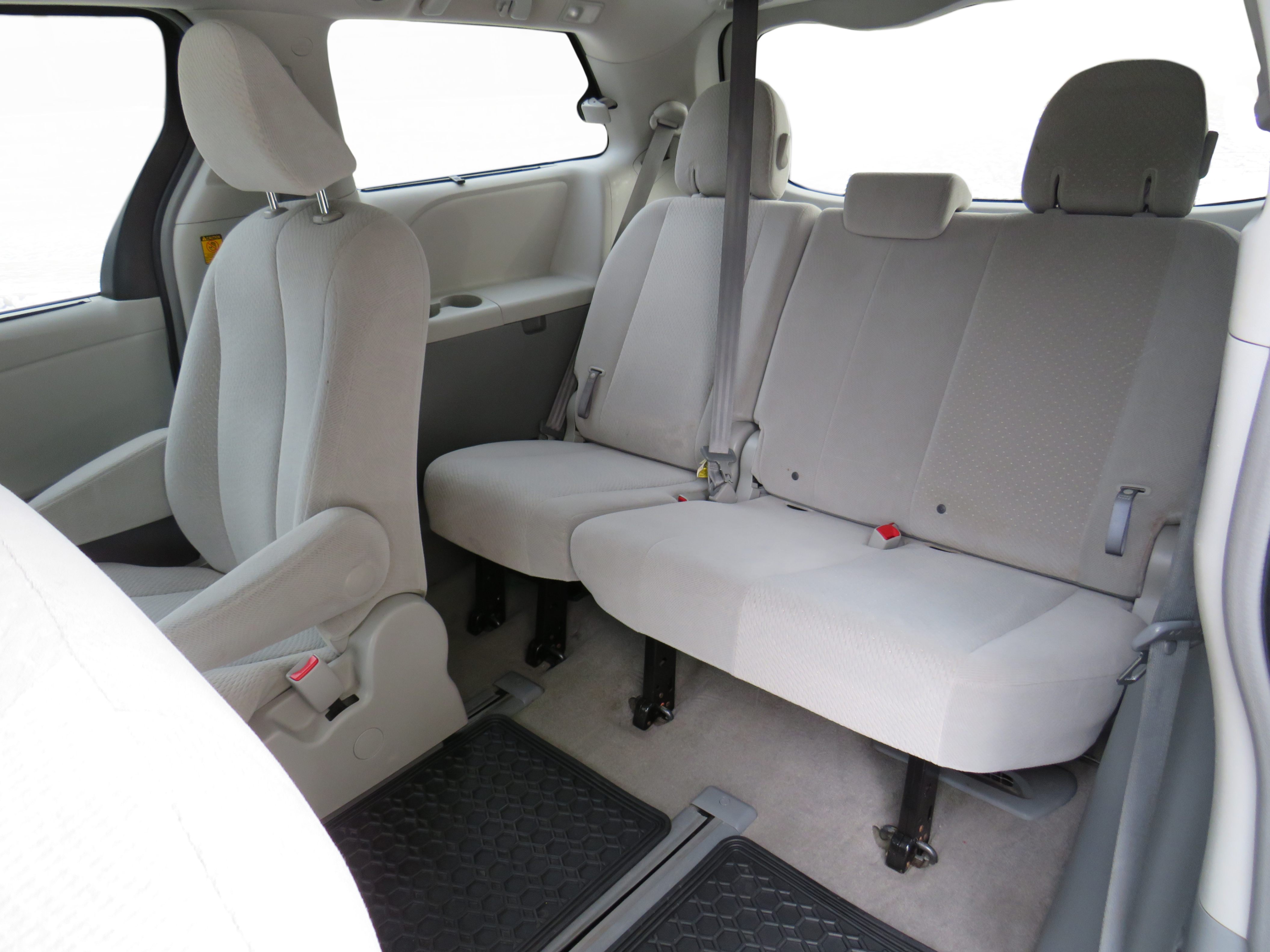 /laautomotive/2013-Toyota-Sienna-701801106641768.jpg