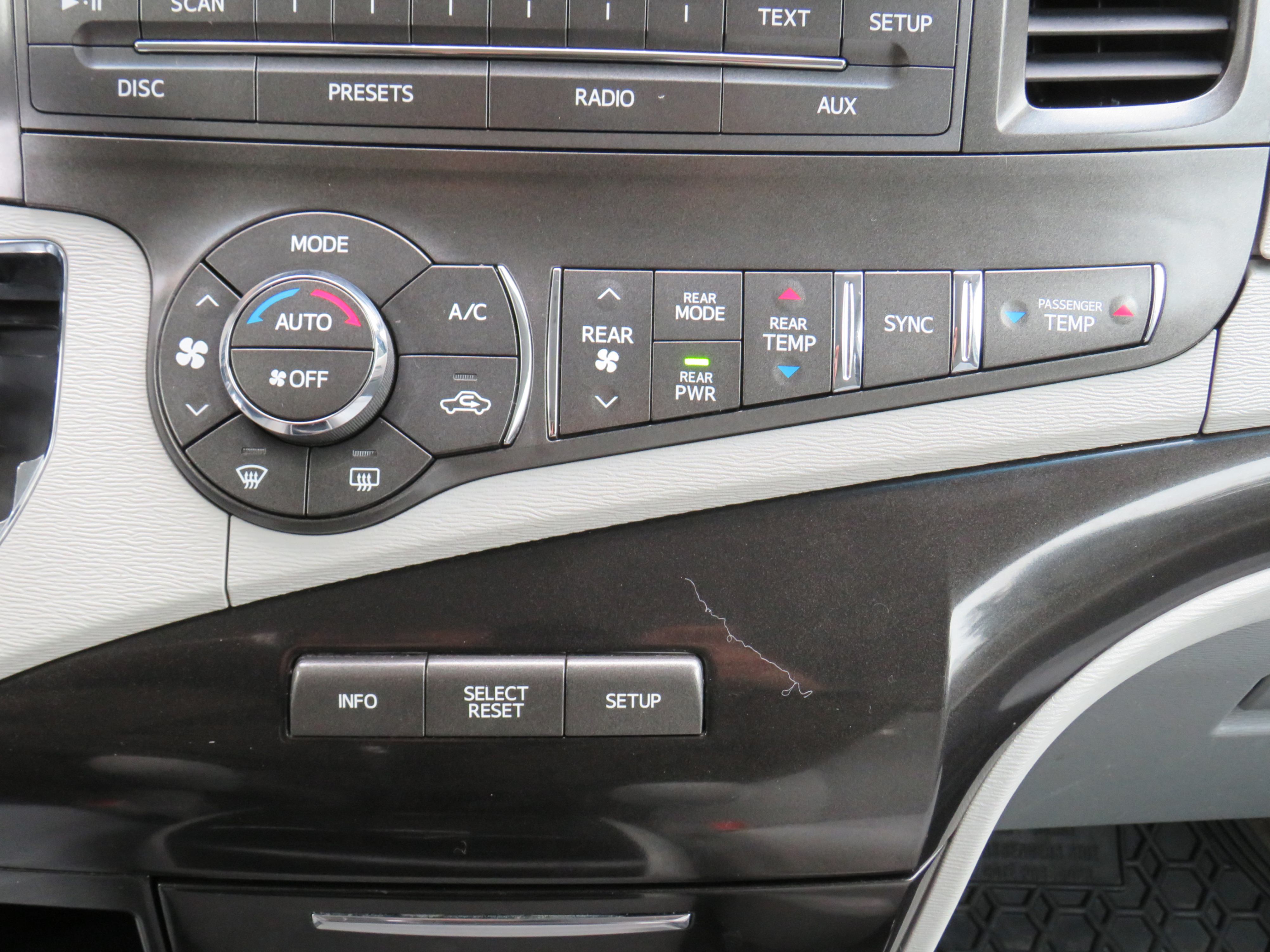 /laautomotive/2013-Toyota-Sienna-7742713226089664.jpg