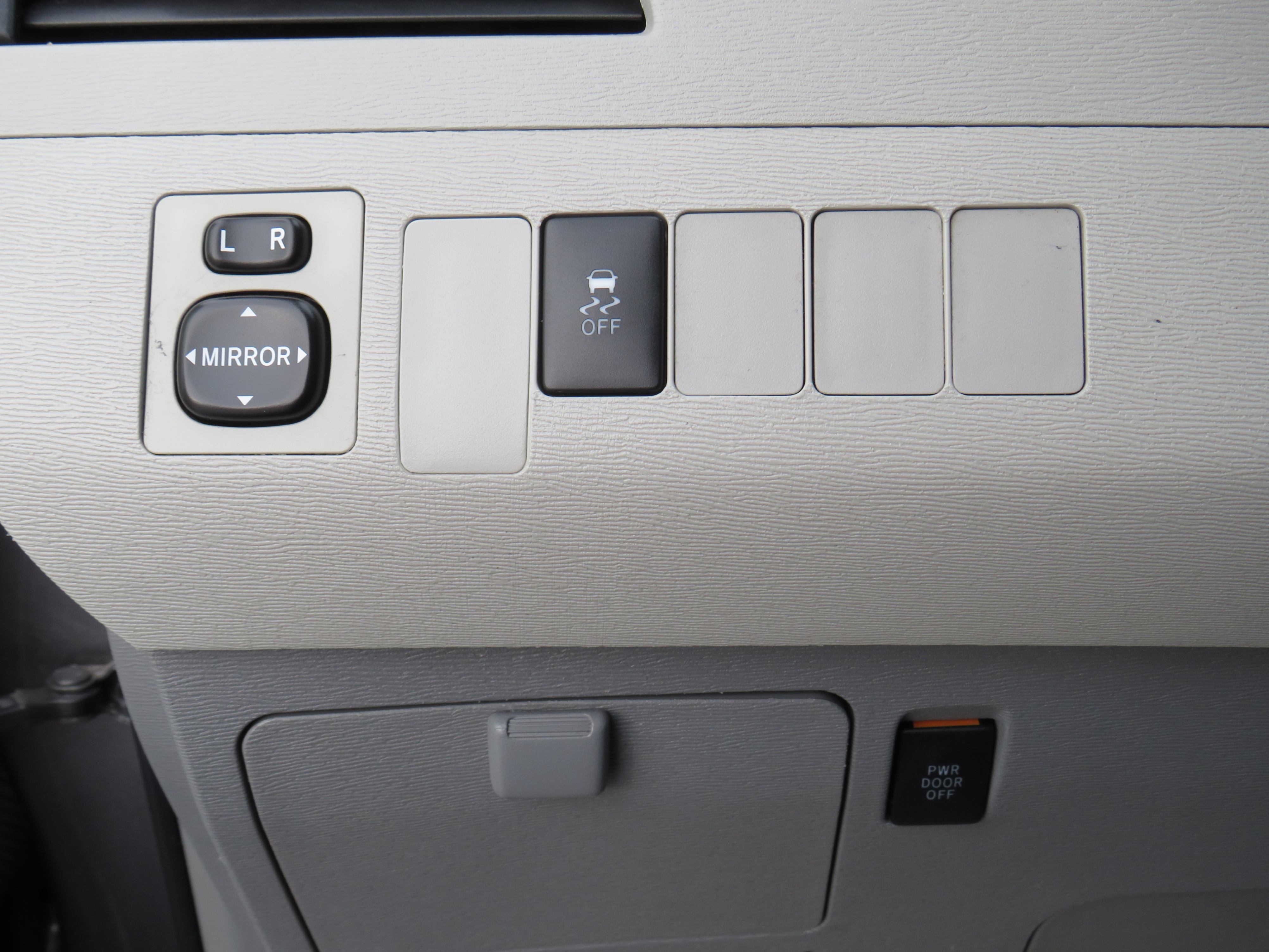 /laautomotive/2013-Toyota-Sienna-9118691632911.jpg