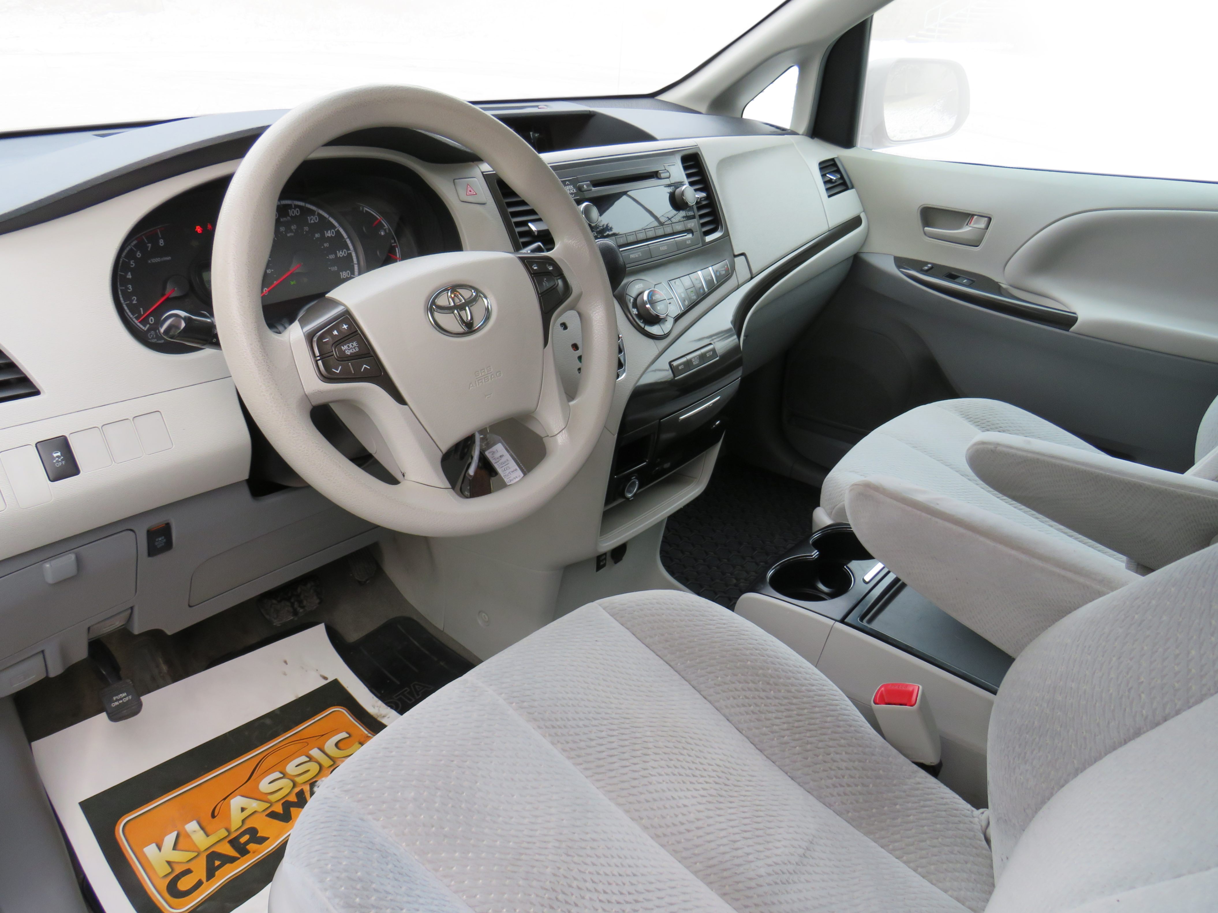/laautomotive/2013-Toyota-Sienna-9603345506525838.jpg