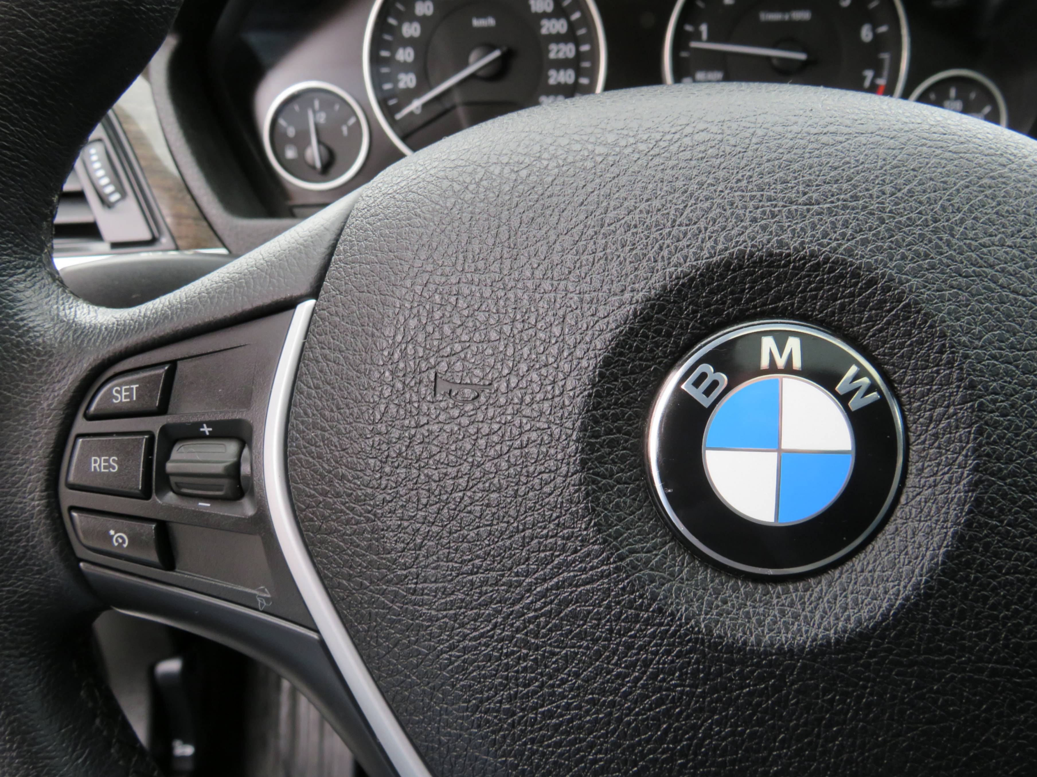 /laautomotive/2014-BMW-3-Series-45623109802641526.jpg