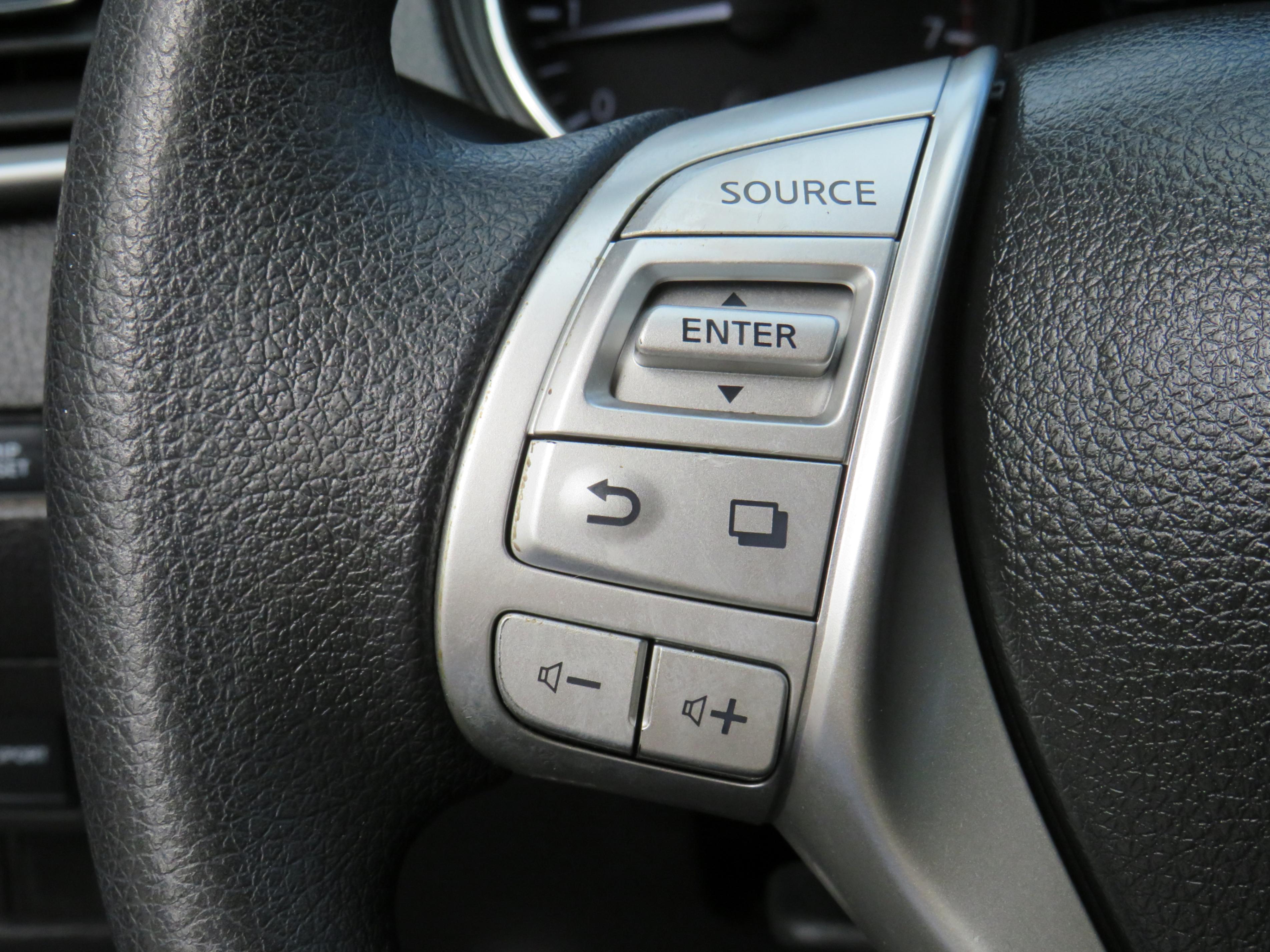 /laautomotive/2014-Nissan-Rogue-04628551103764367.jpg