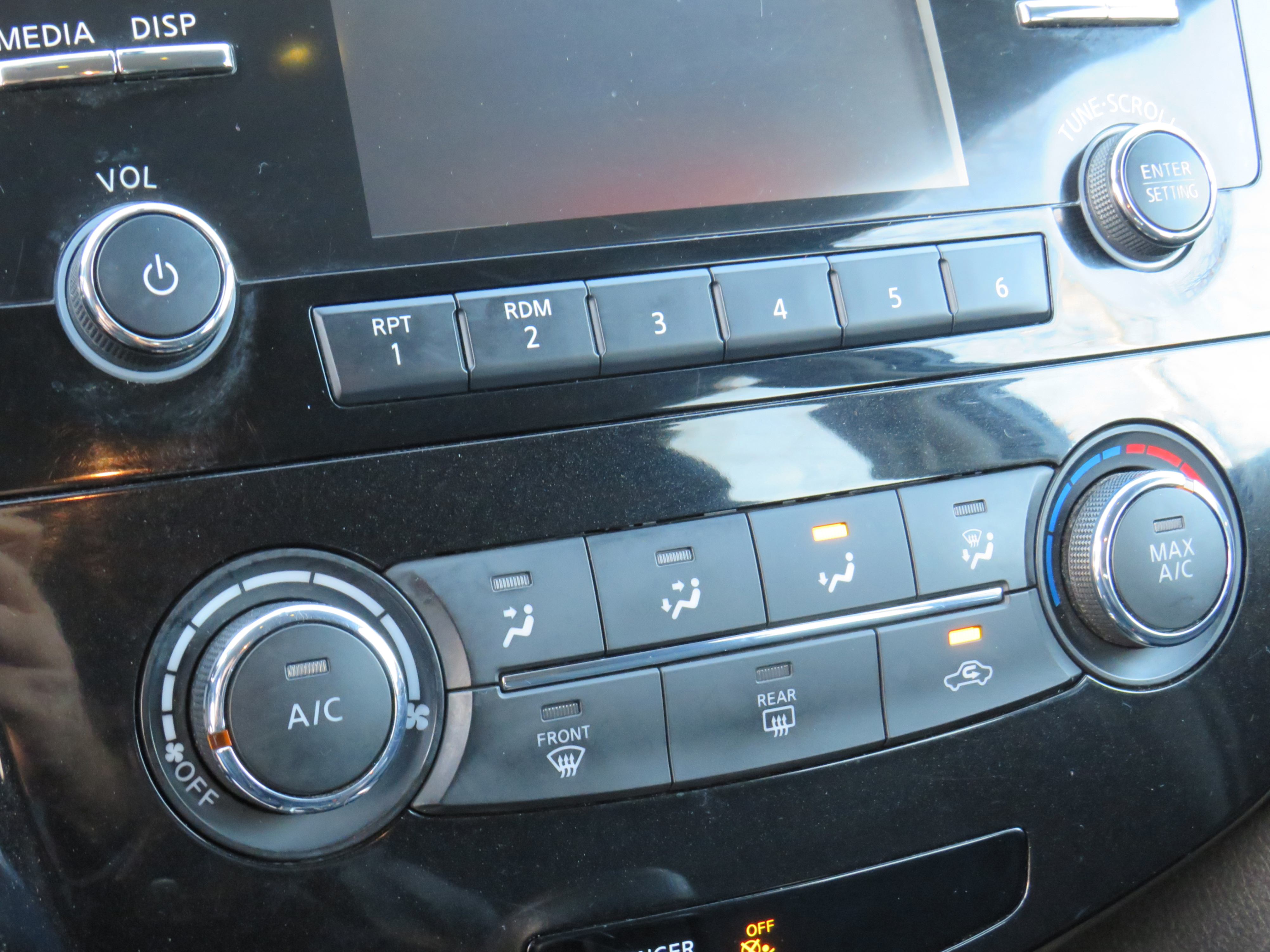 /laautomotive/2014-Nissan-Rogue-29965106532990493.jpg