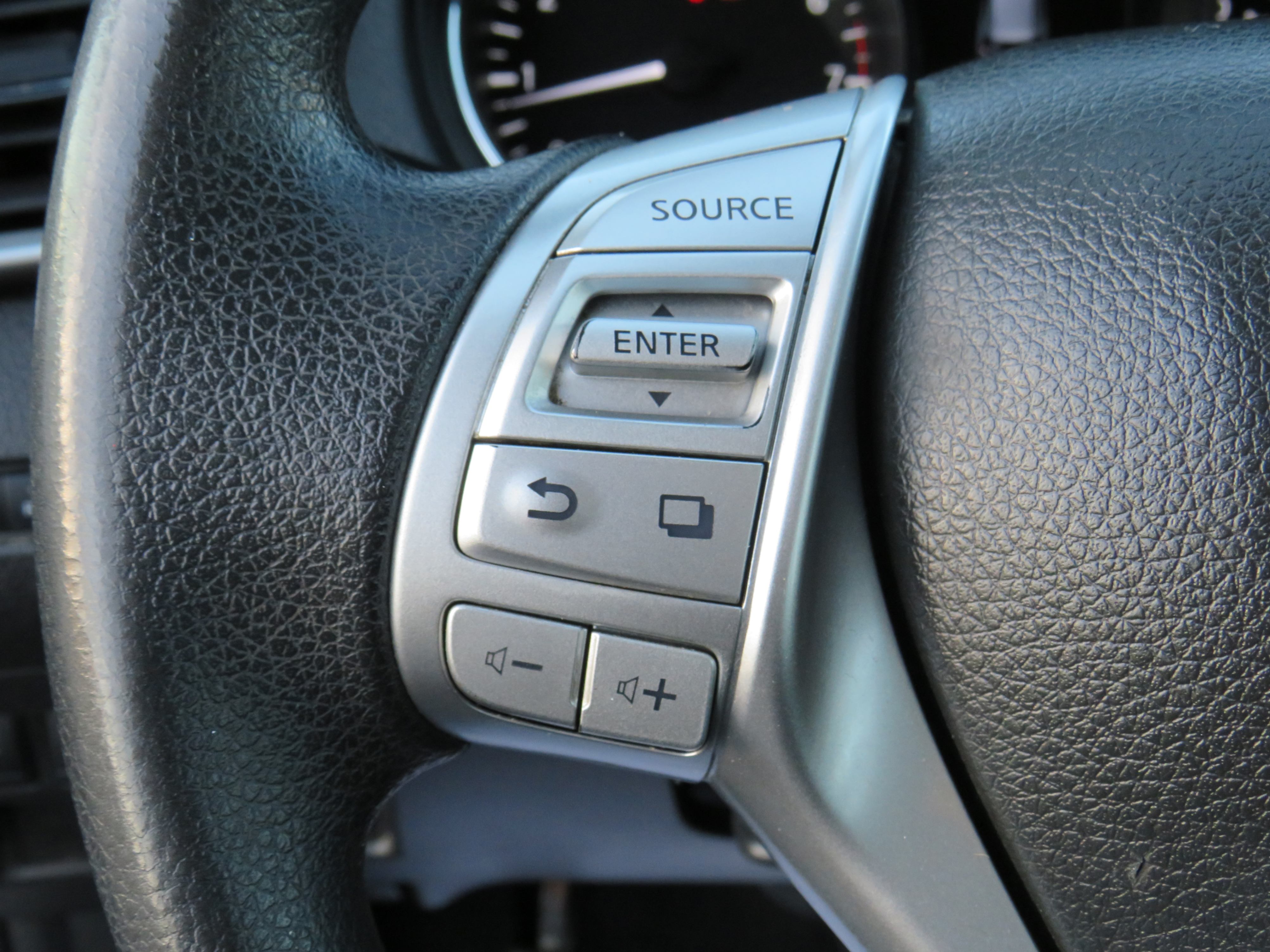 /laautomotive/2014-Nissan-Rogue-9634047935445054.jpg