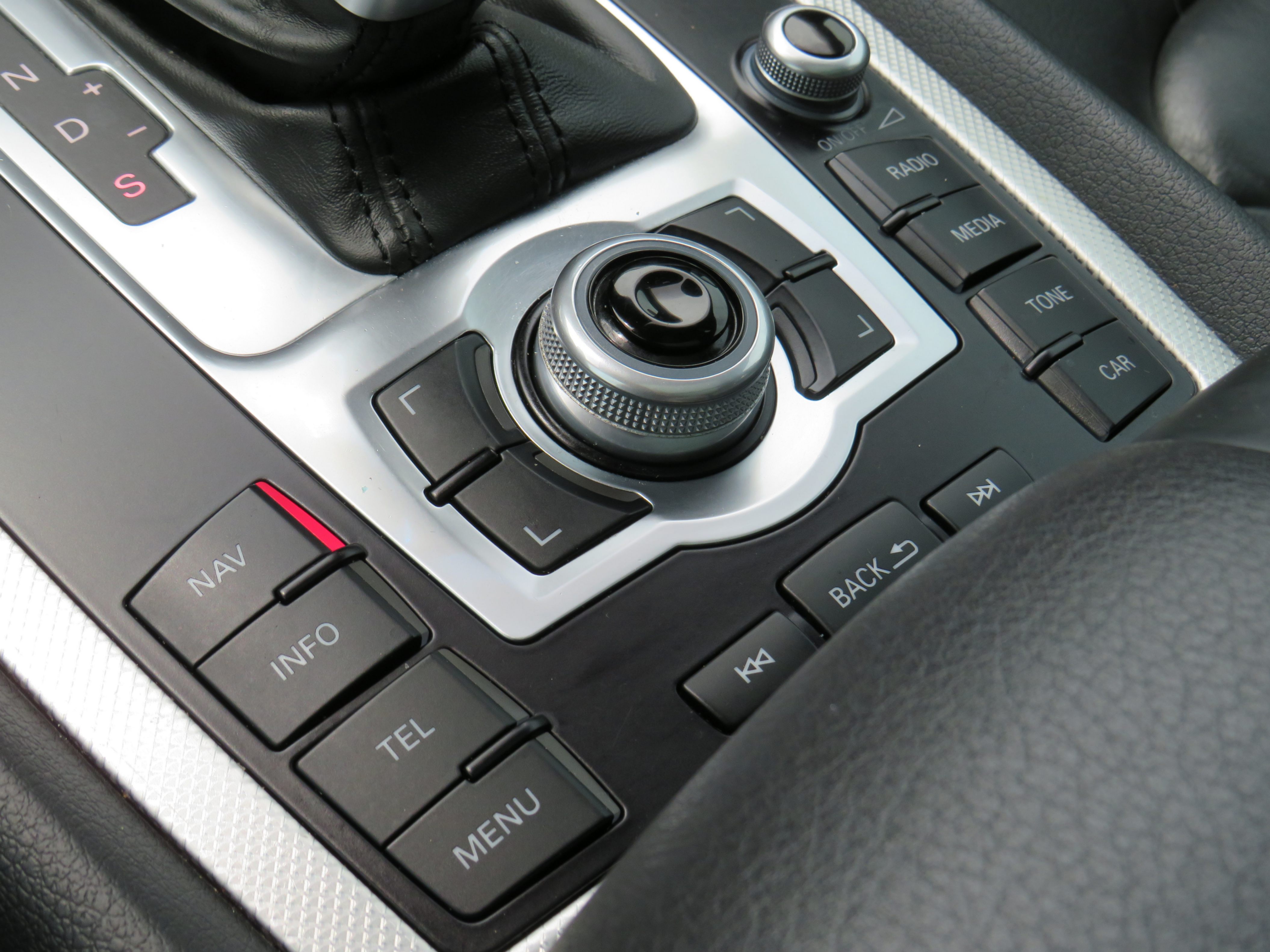 /laautomotive/2015-Audi-Q7-8944647414144082.jpg