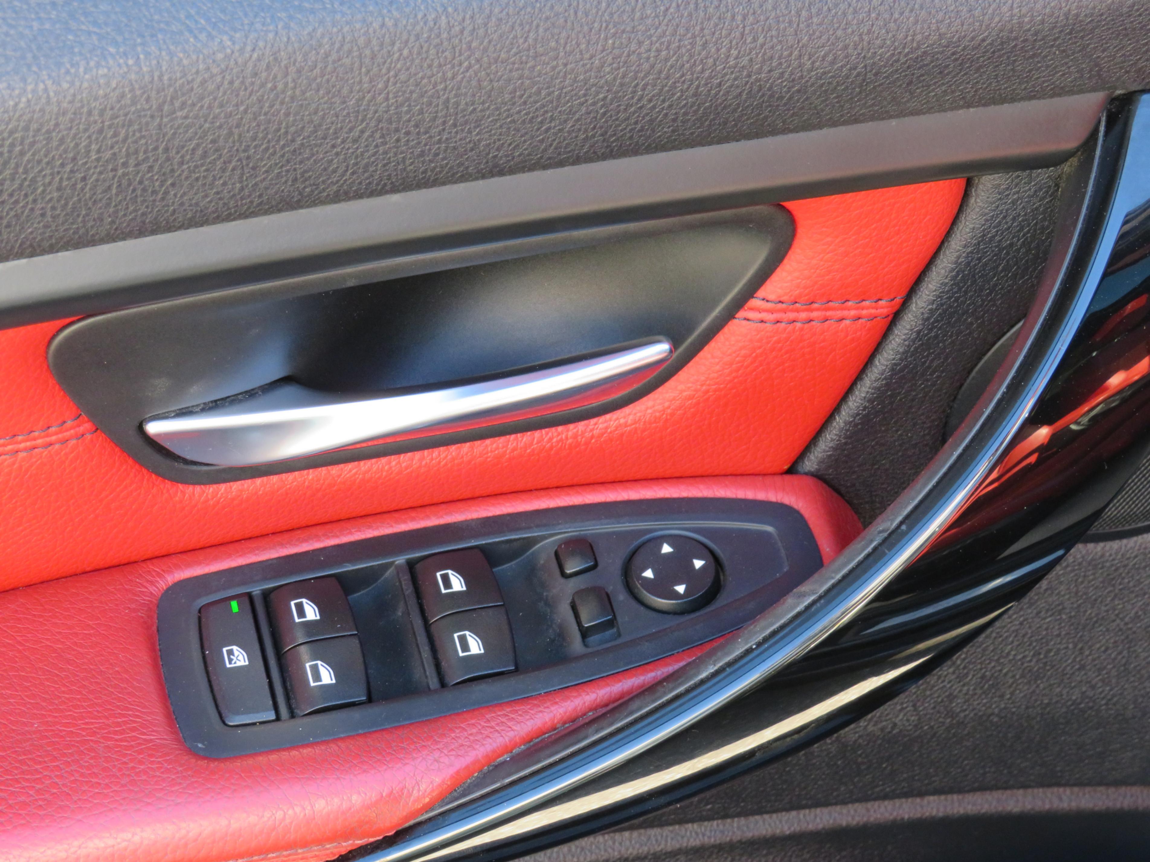 /laautomotive/2015-BMW-3Series-005509426154295394.jpg