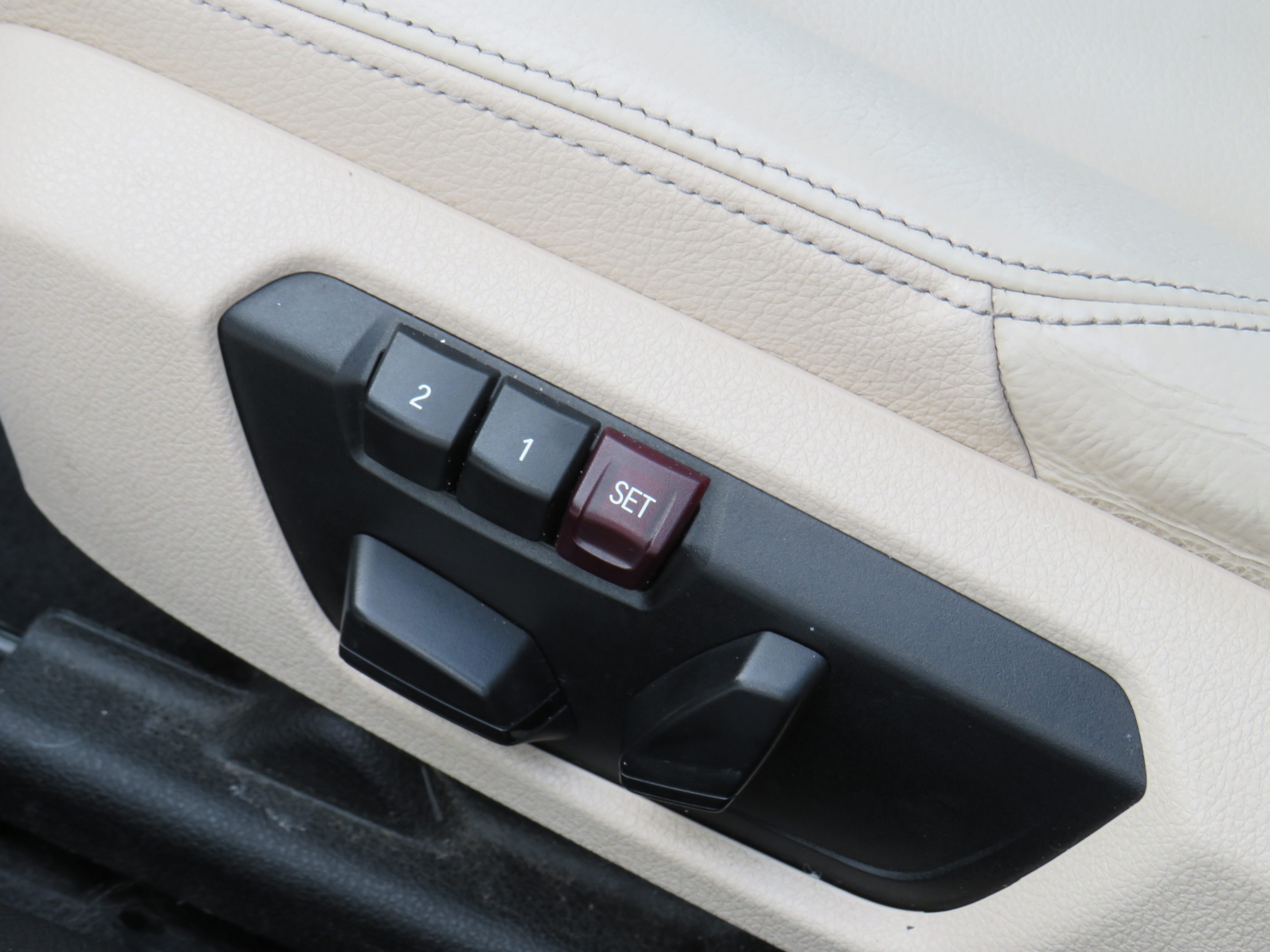 /laautomotive/2015-BMW-3Series-6965202027461497.jpg