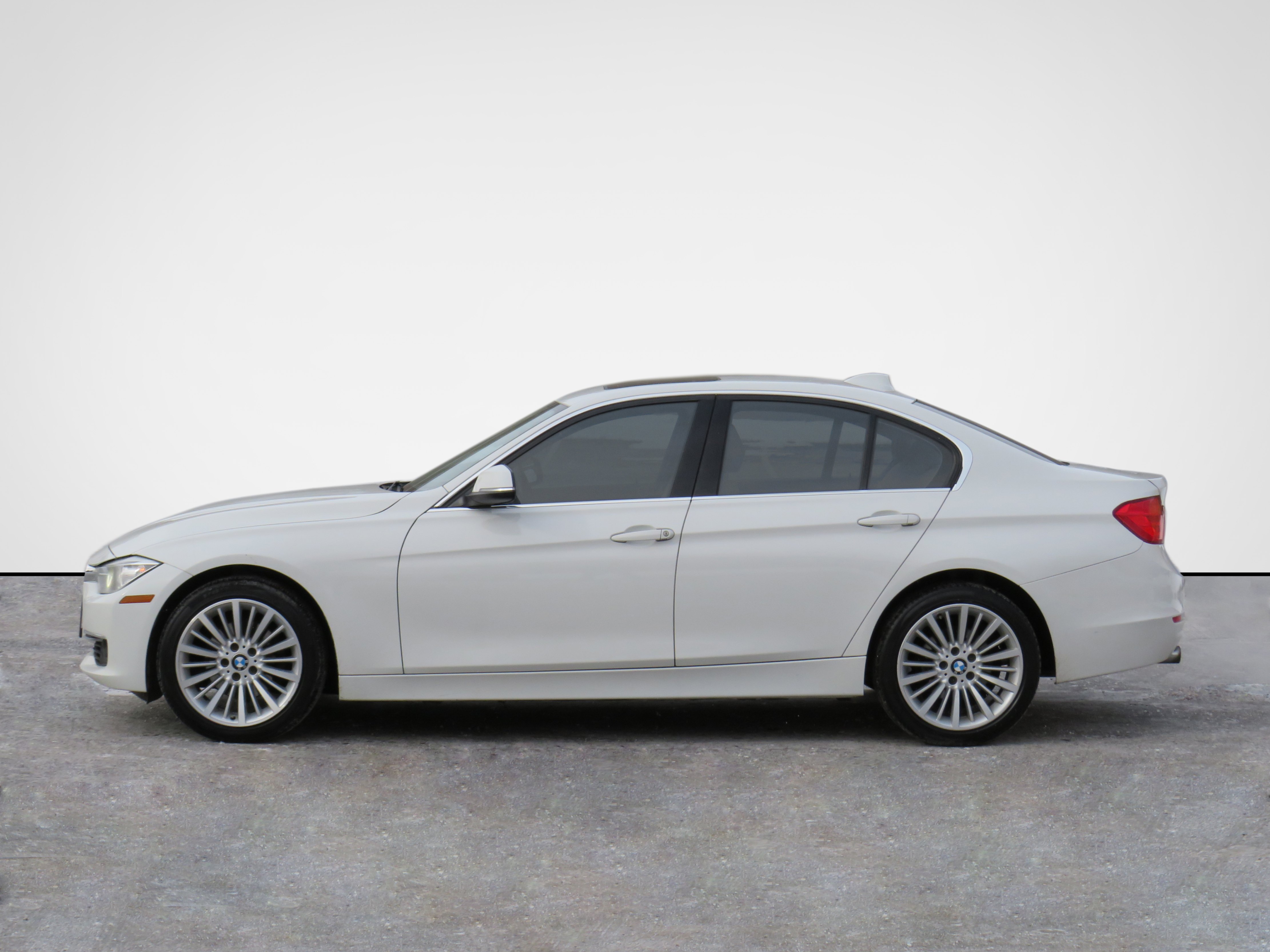 /laautomotive/2015-BMW-3Series-7027755136983358.jpg