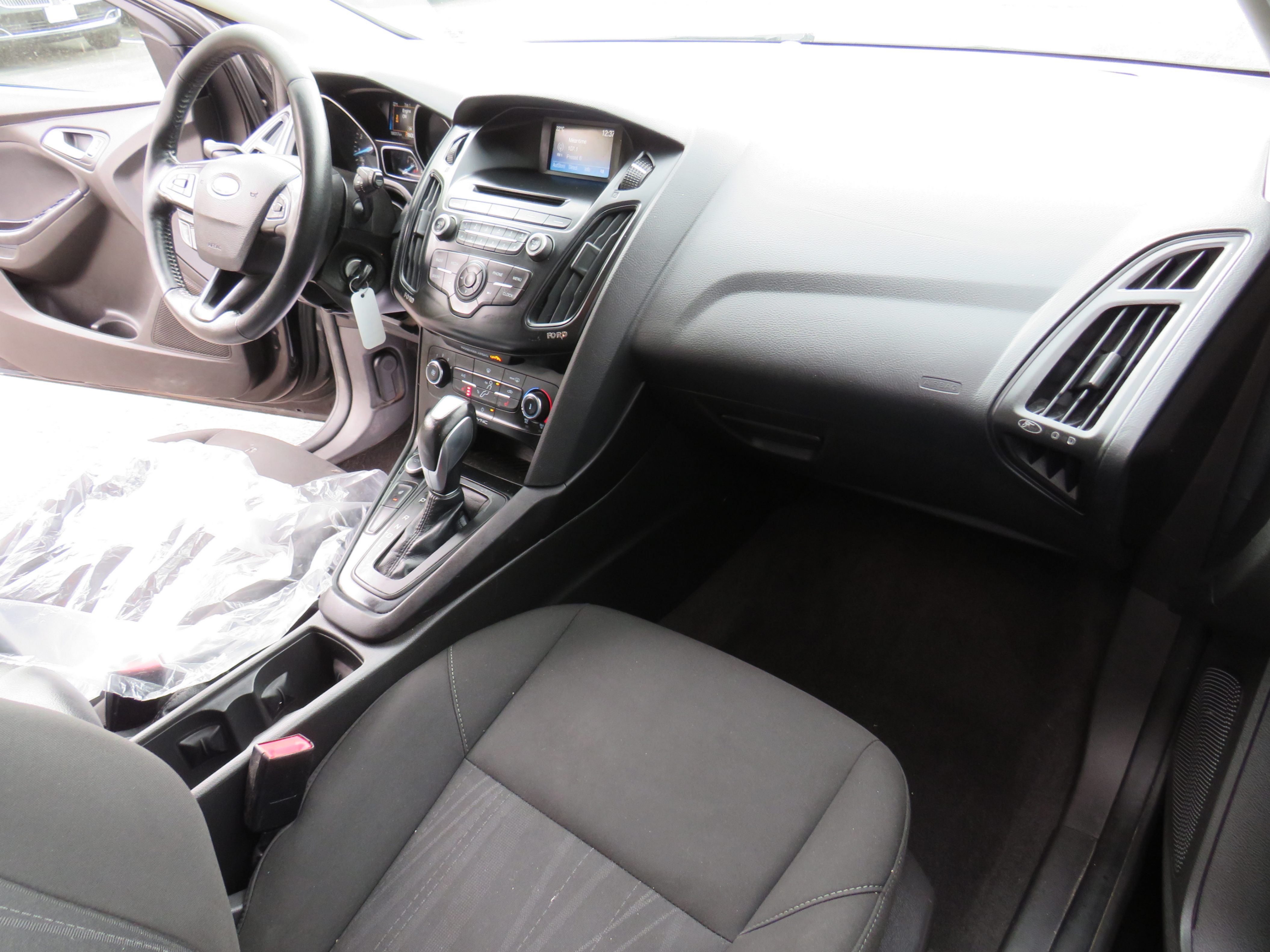 /laautomotive/2015-Ford-Focus-9436297903268811.jpg