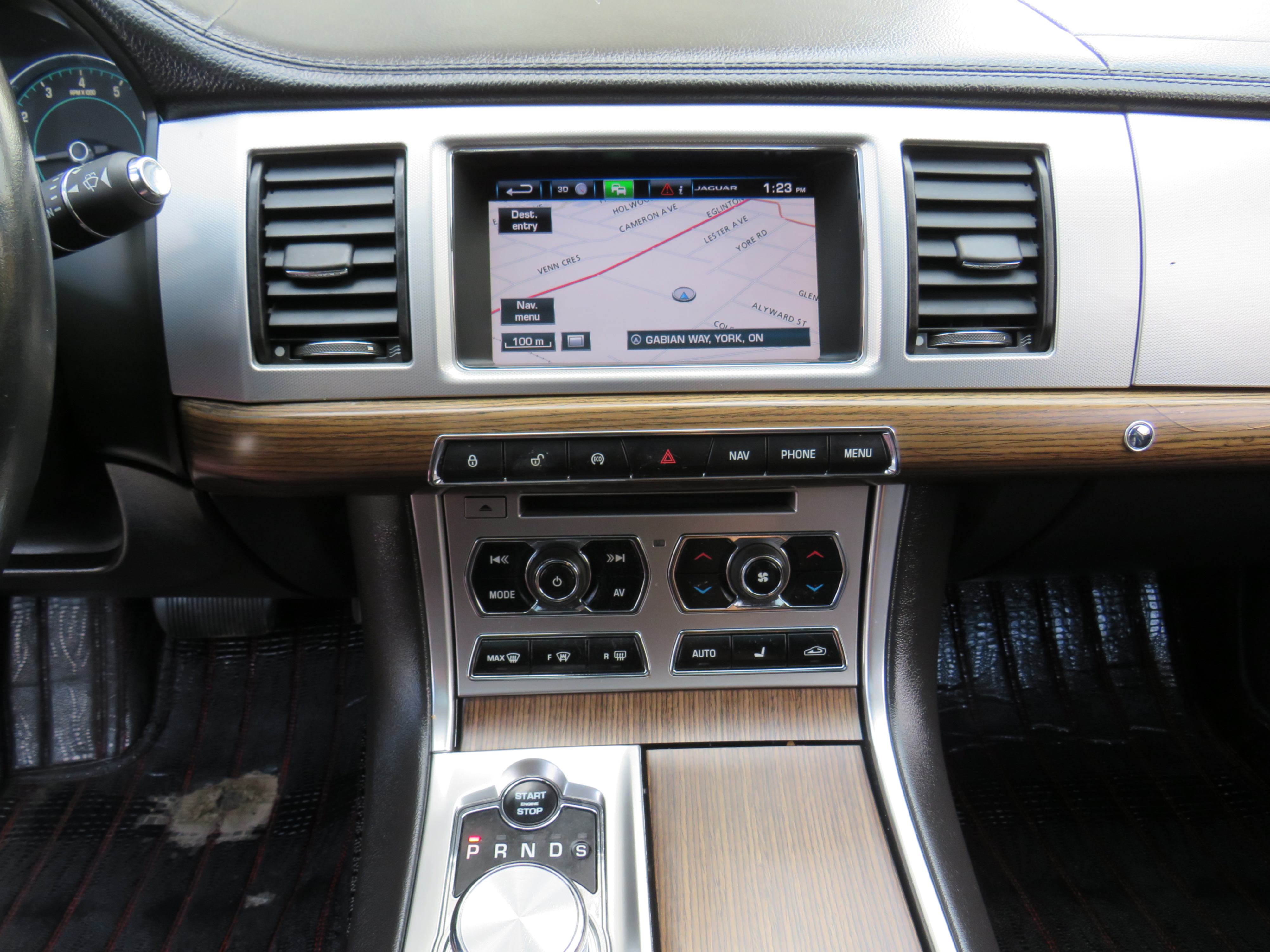 /laautomotive/2015-Jaguar-XF-005066064086645339.jpg