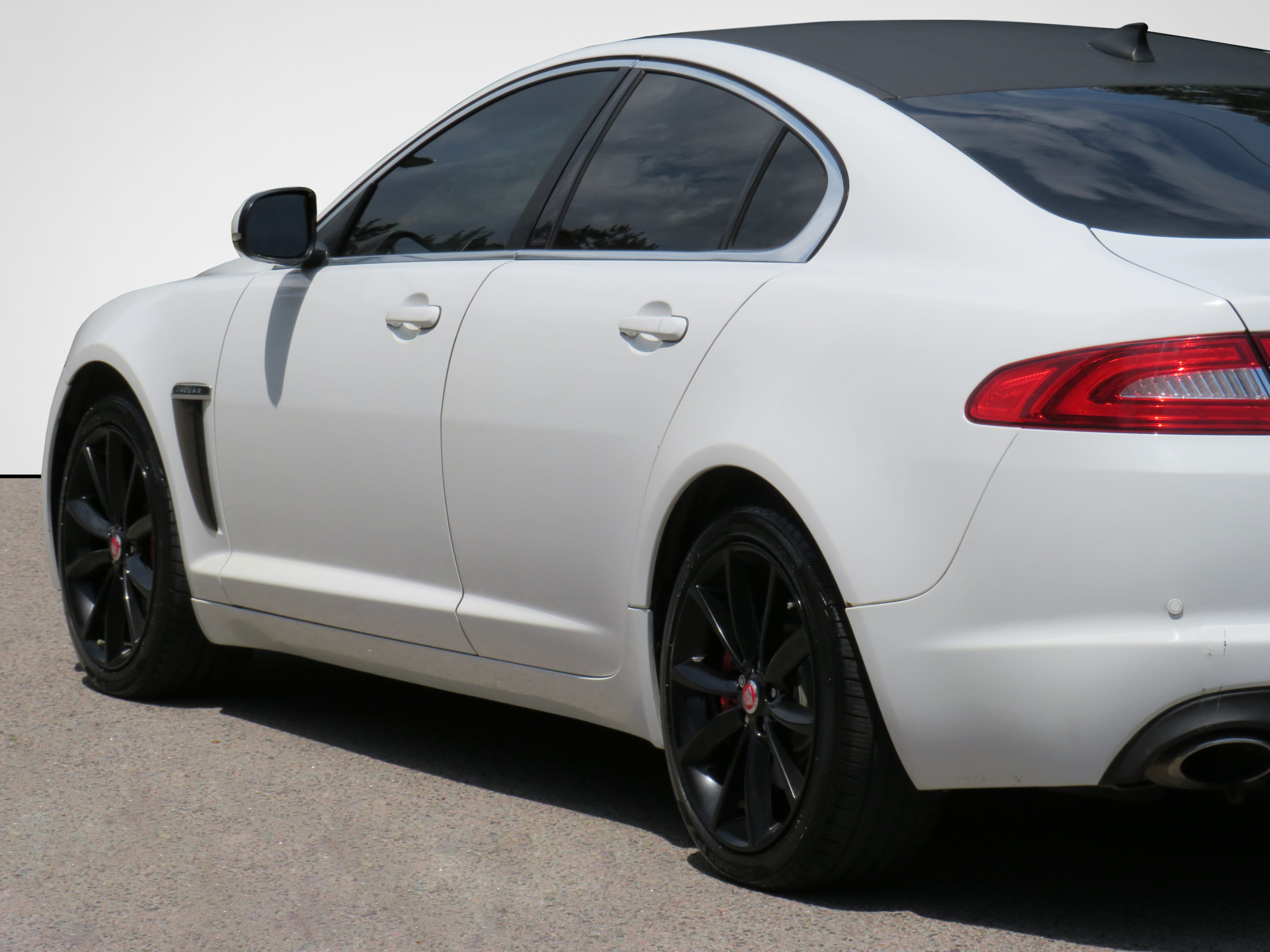 /laautomotive/2015-Jaguar-XF-15847430299956722.jpg