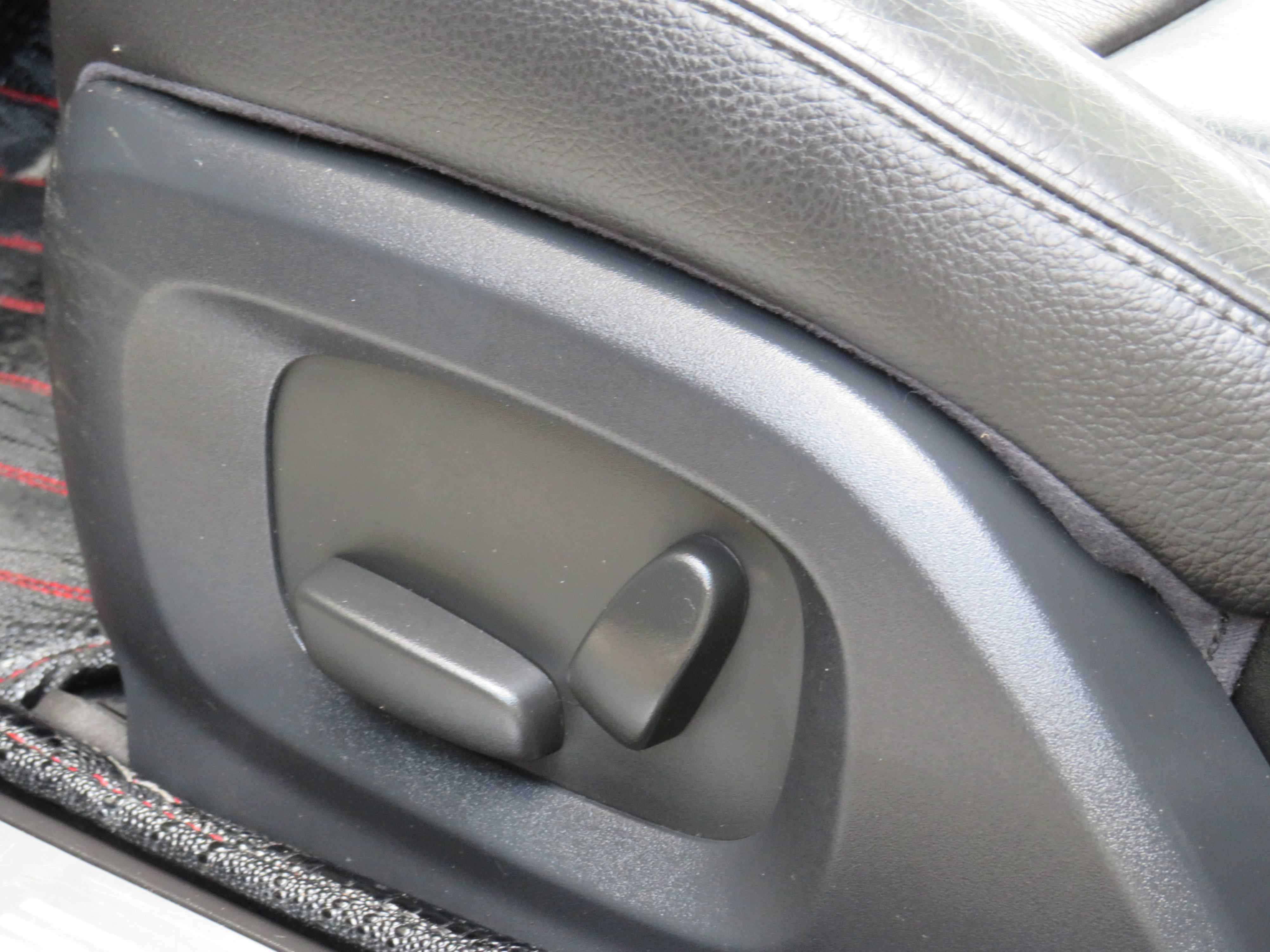 /laautomotive/2015-Jaguar-XF-37451249151214205.jpg