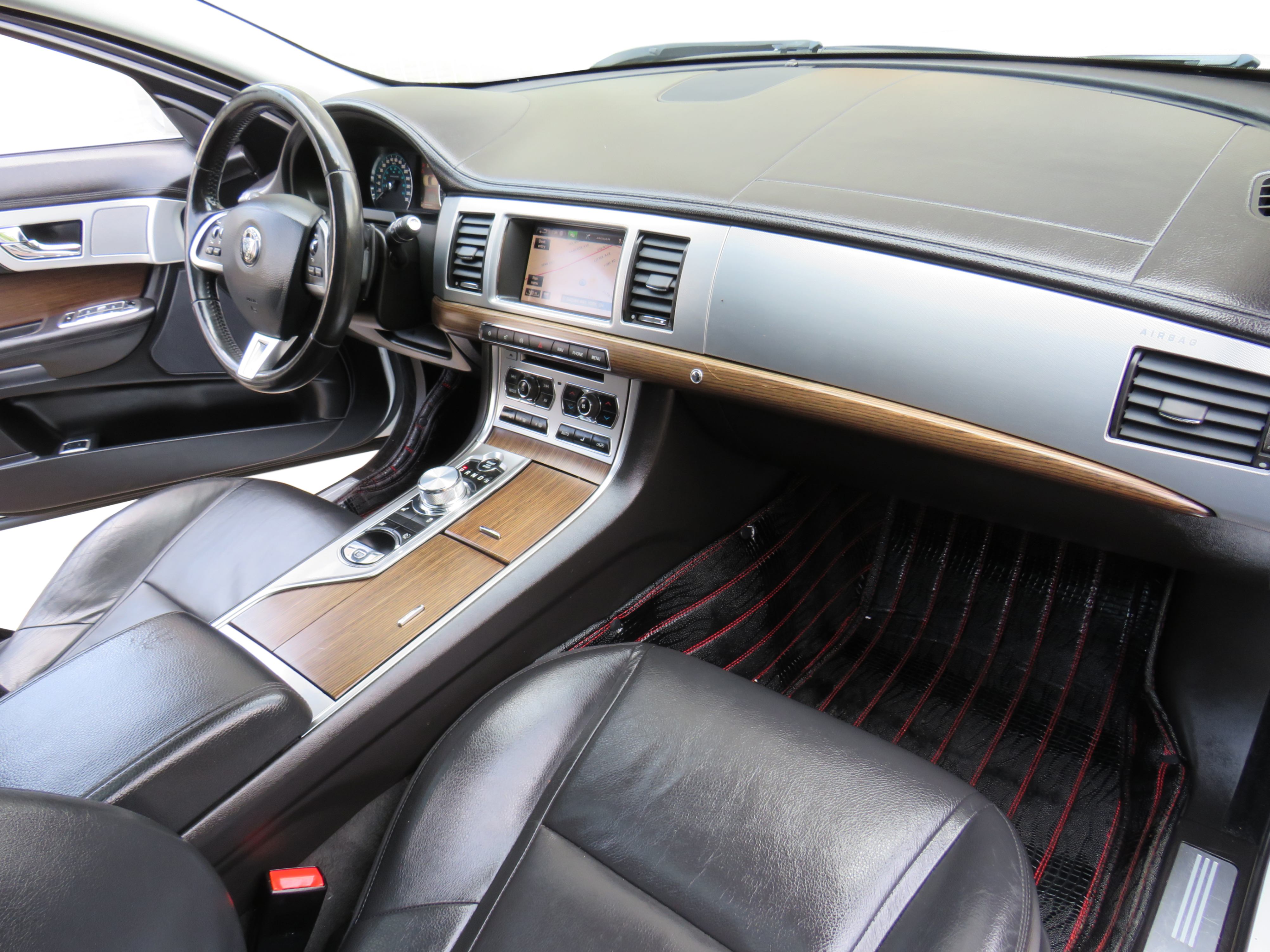 /laautomotive/2015-Jaguar-XF-38400886177118054.jpg