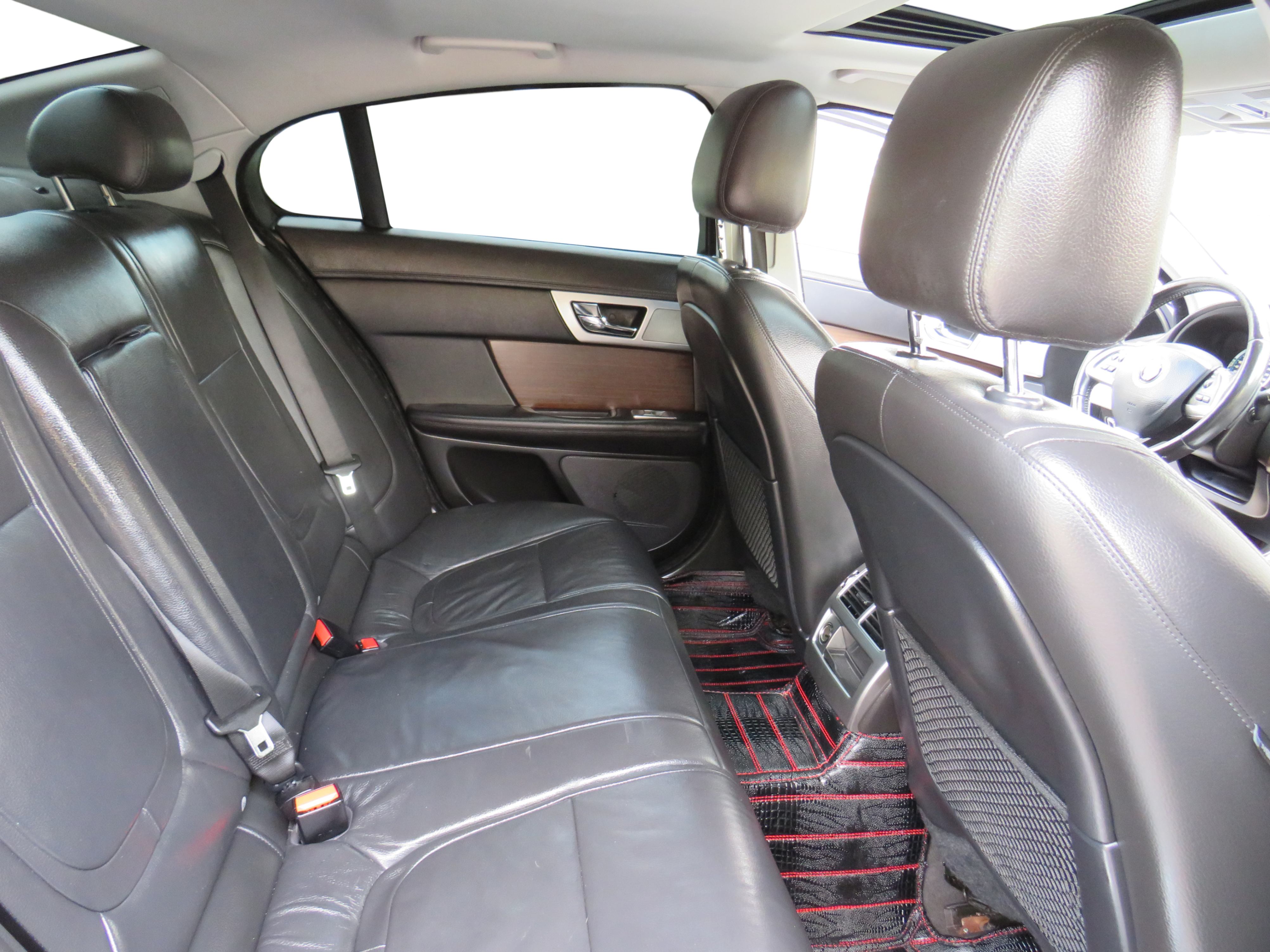 /laautomotive/2015-Jaguar-XF-4407403873081057.jpg