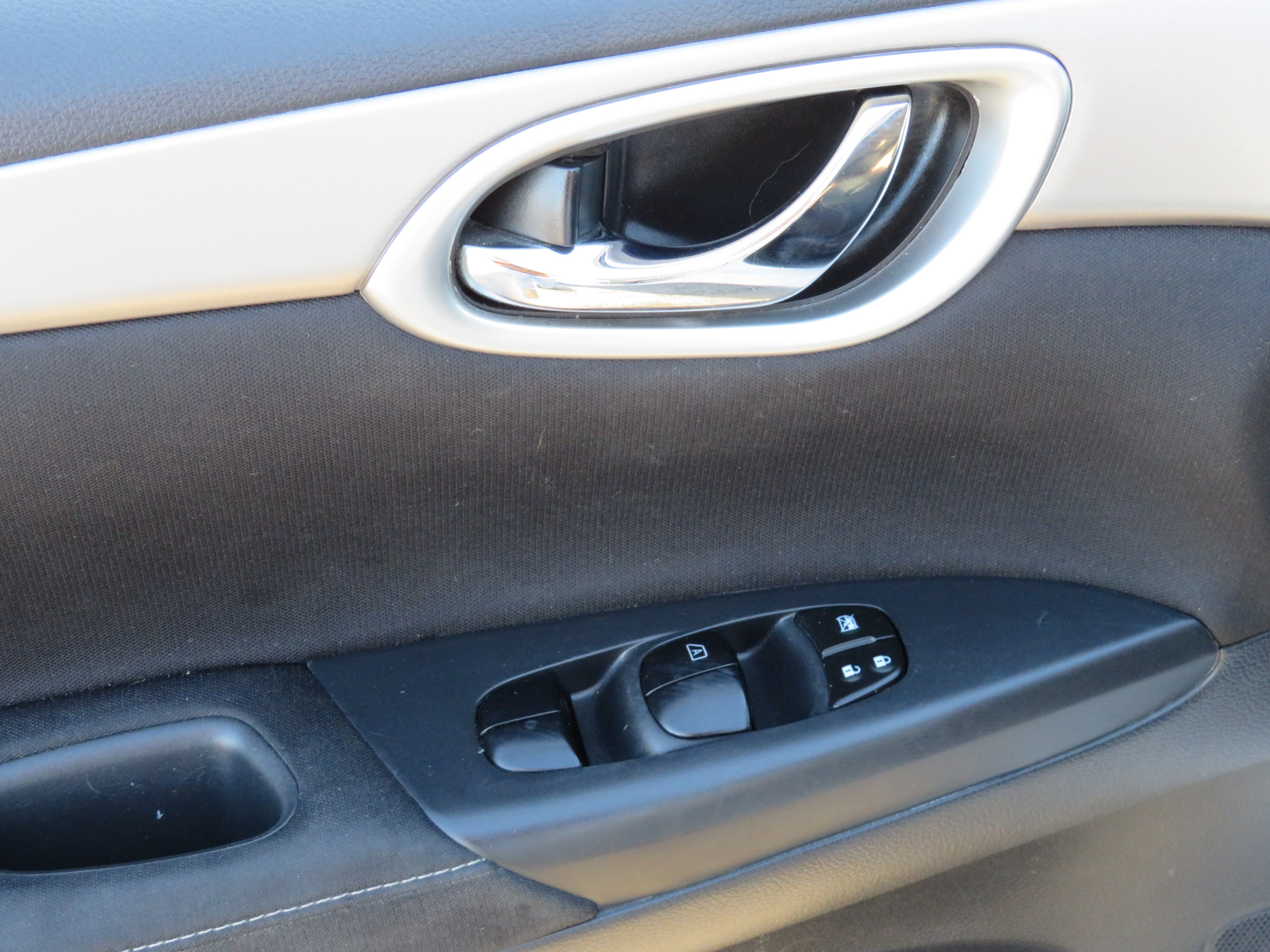 /laautomotive/2015-Nissan-Sentra-292902594408164.jpg