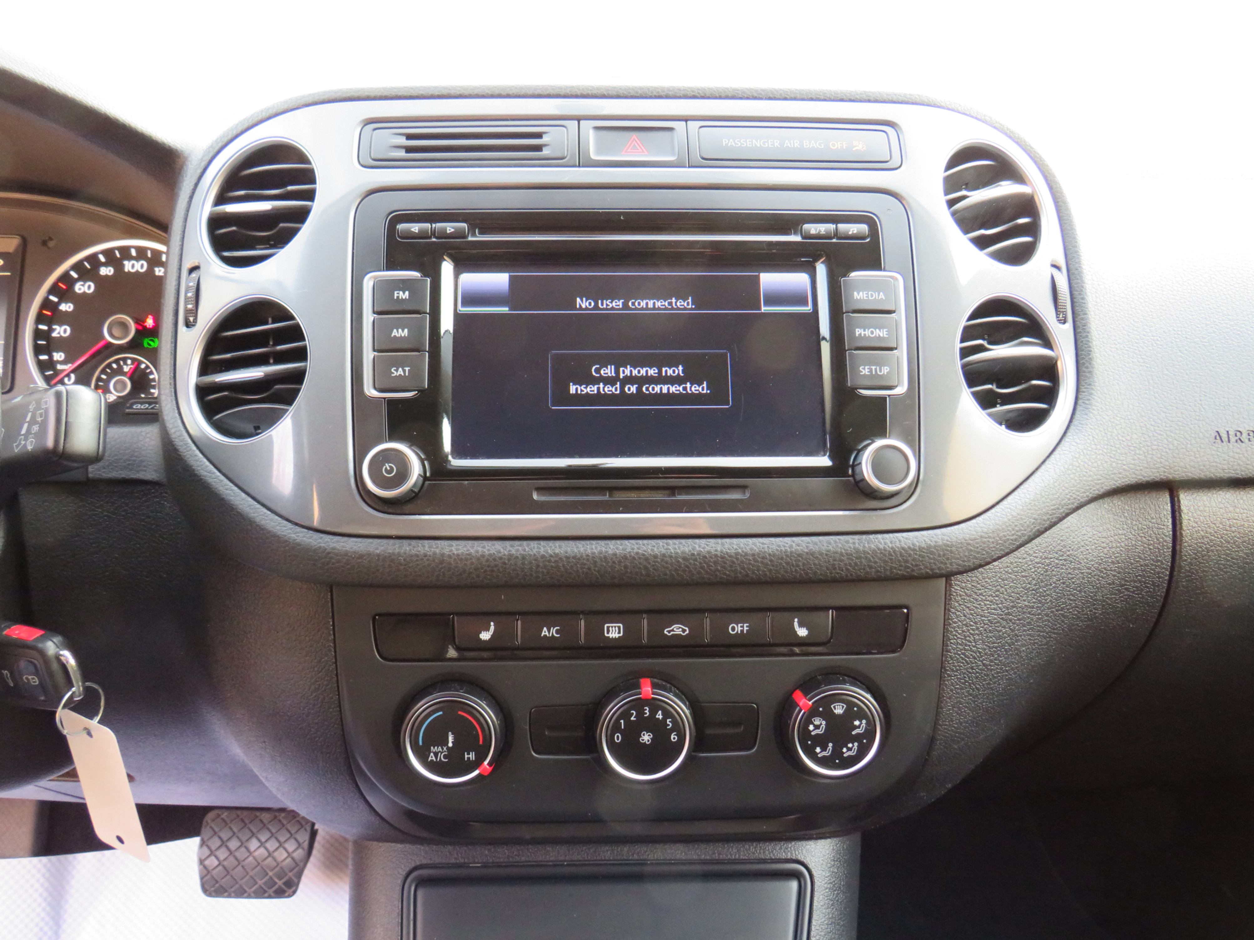 /laautomotive/2015-Volkswagen-Tiguan-015511227027571906.jpg