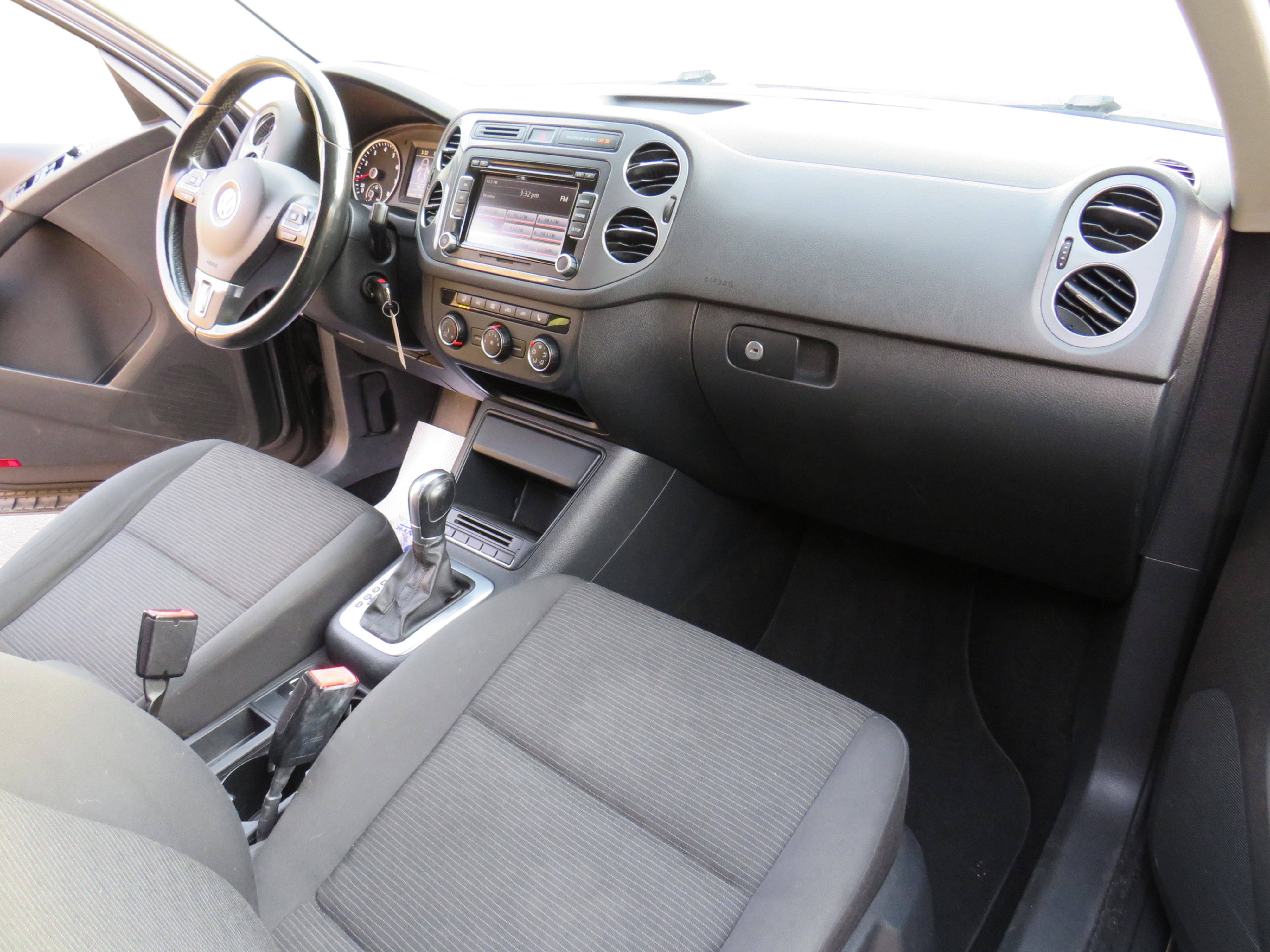 /laautomotive/2015-Volkswagen-Tiguan-031179447579068764.jpg