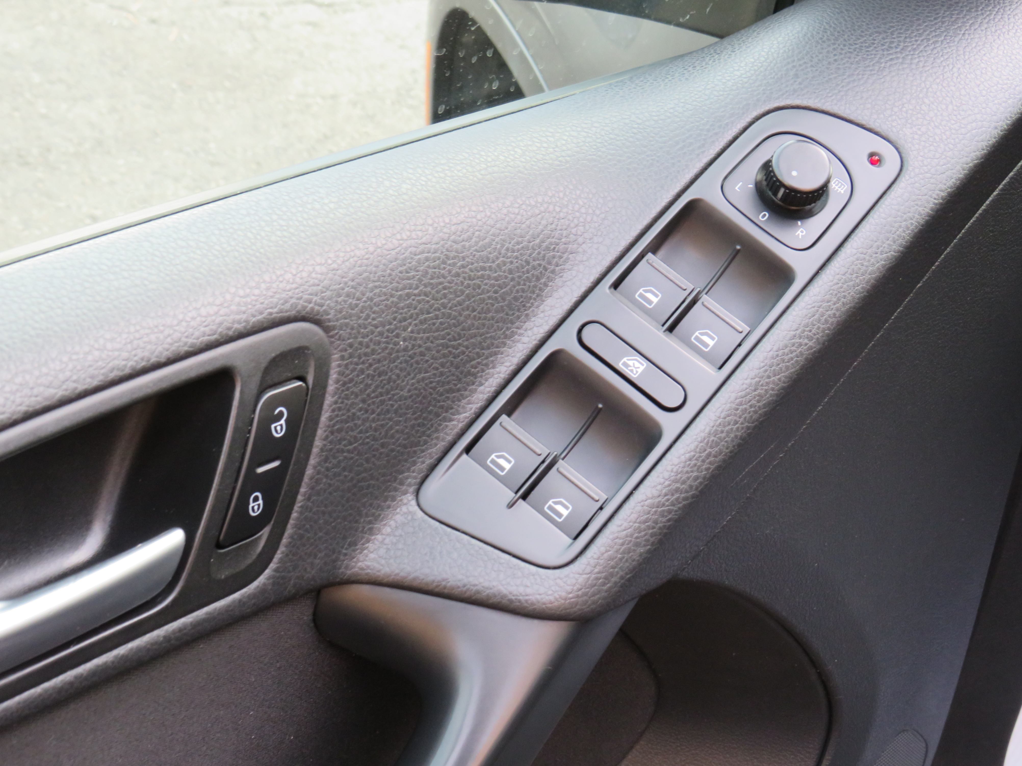 /laautomotive/2015-Volkswagen-Tiguan-06794299613784571.jpg